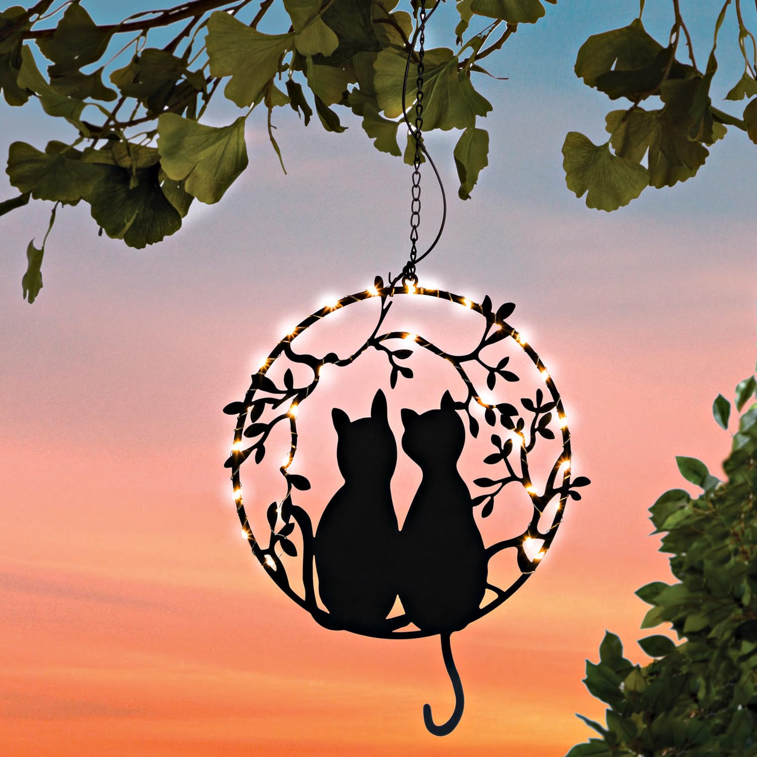 PAGEN® Solar Hängedeko Katzen – beleuchteter Deko-Kranz mit Katzenmotiv – outdoor – Deko für Balkon, Pergola & Terrasse