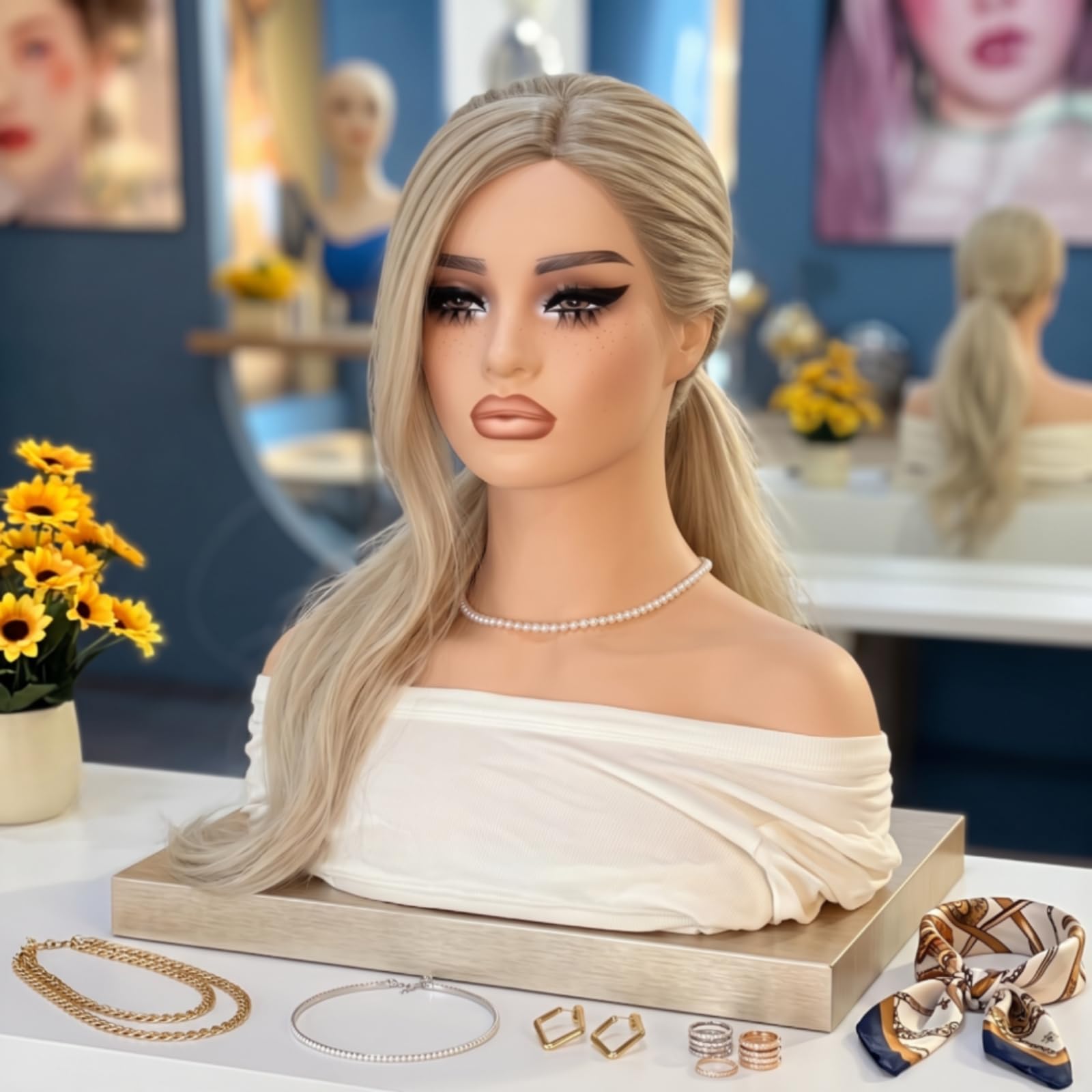 Almencla Schaufensterpuppe Kopf Mannequin Kopf Büste Torso Präsentationskopf Schmuckbüste aus PVC mit Bemalten Augen Brauen Sommersprossen für Halsketten Ohrringe Haarteile für Einzelhandel Messe