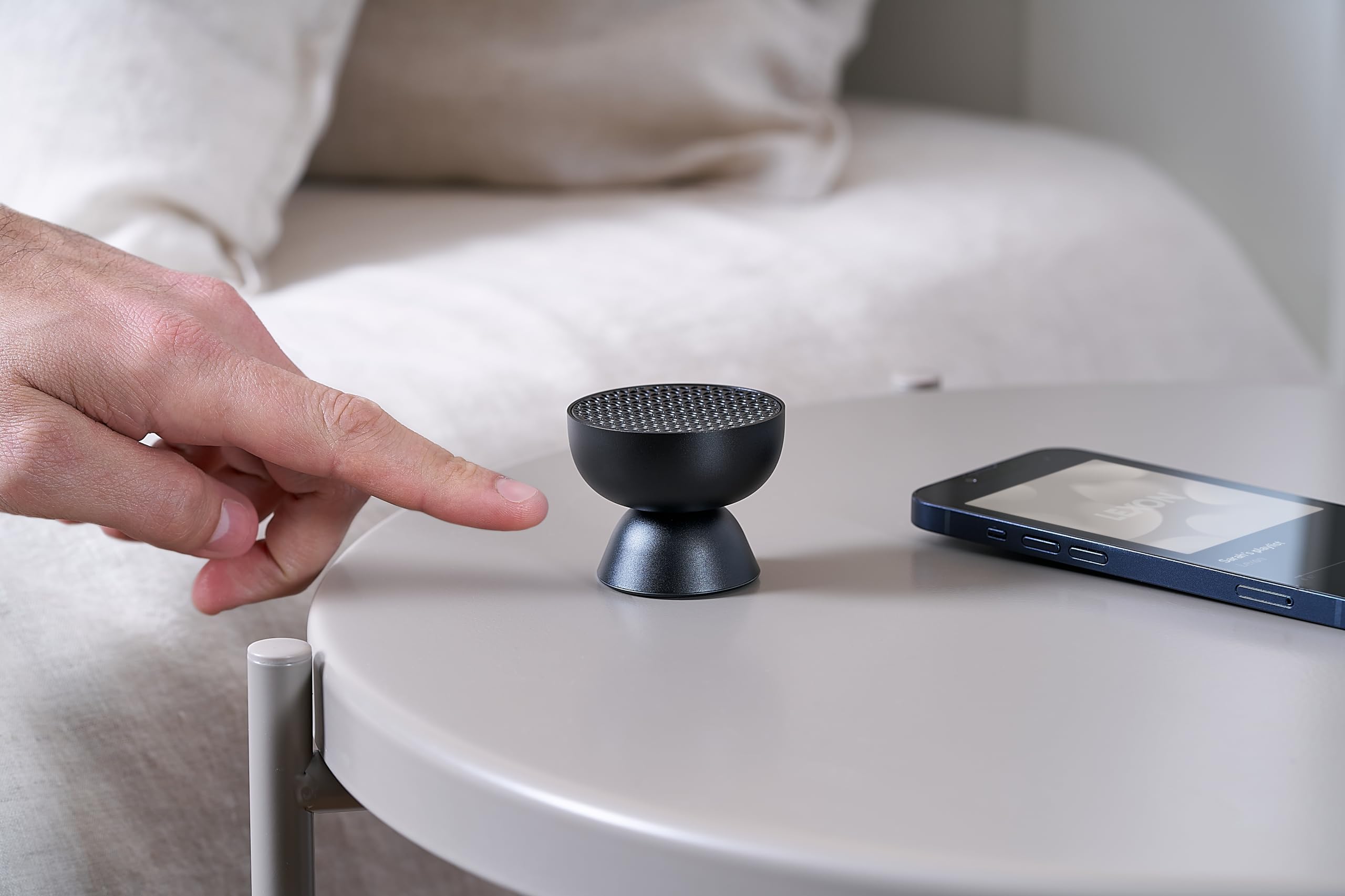 Lexon Mini Enceinte Bluetooth Portable TAMO, Appairable en réseau, à Commande Tactile, Micro et Haut-Parleur intégré, Rechargeable sans Fil pour PC et Smartphone - Noir