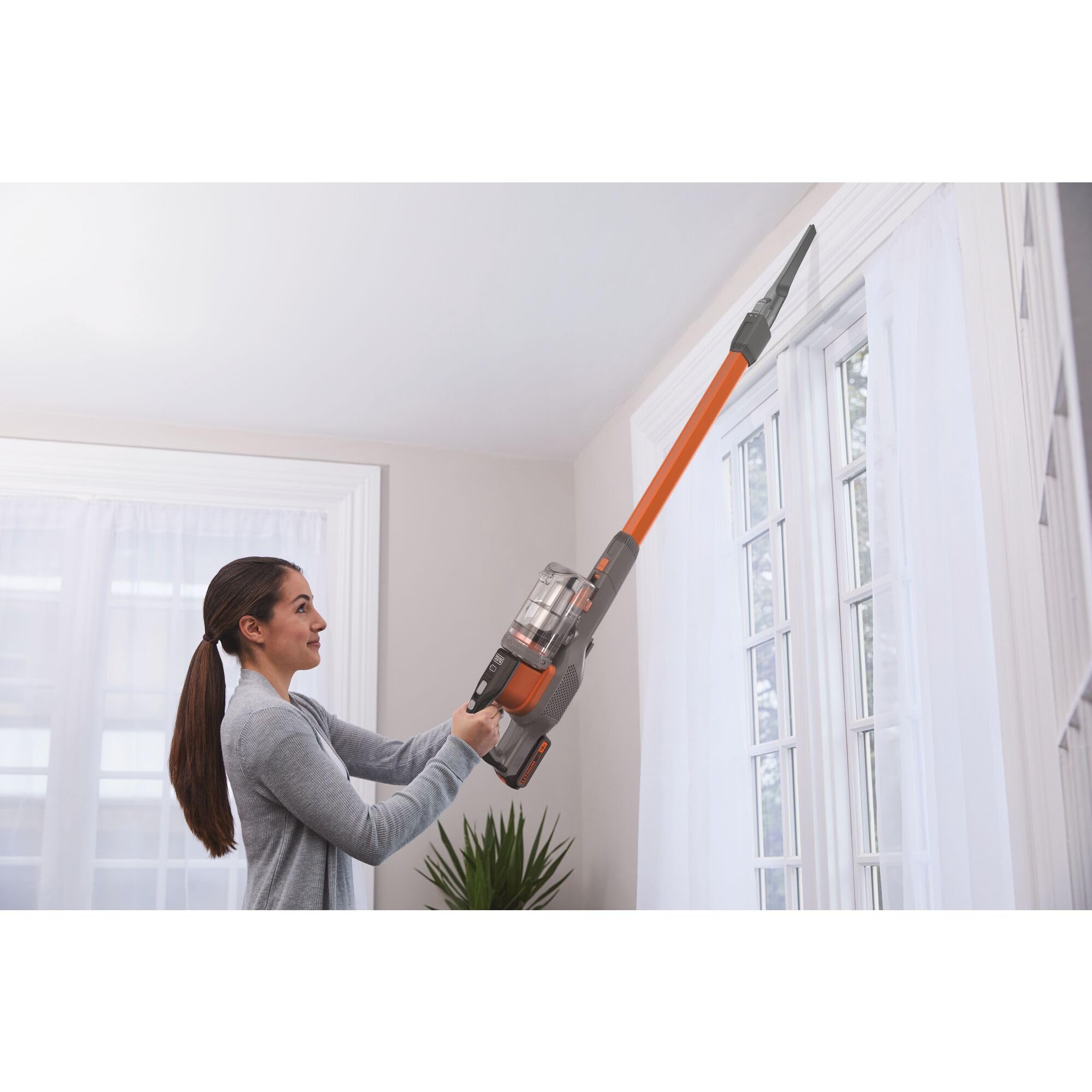 BLACK+DECKER Aspirador de Escoba con Batería Externa 18V, Batería de Litio 2Ah, Autonomía de 58 Minutos y 3 Velocidades, Depósito de 650ml - BHFEV182C-QW