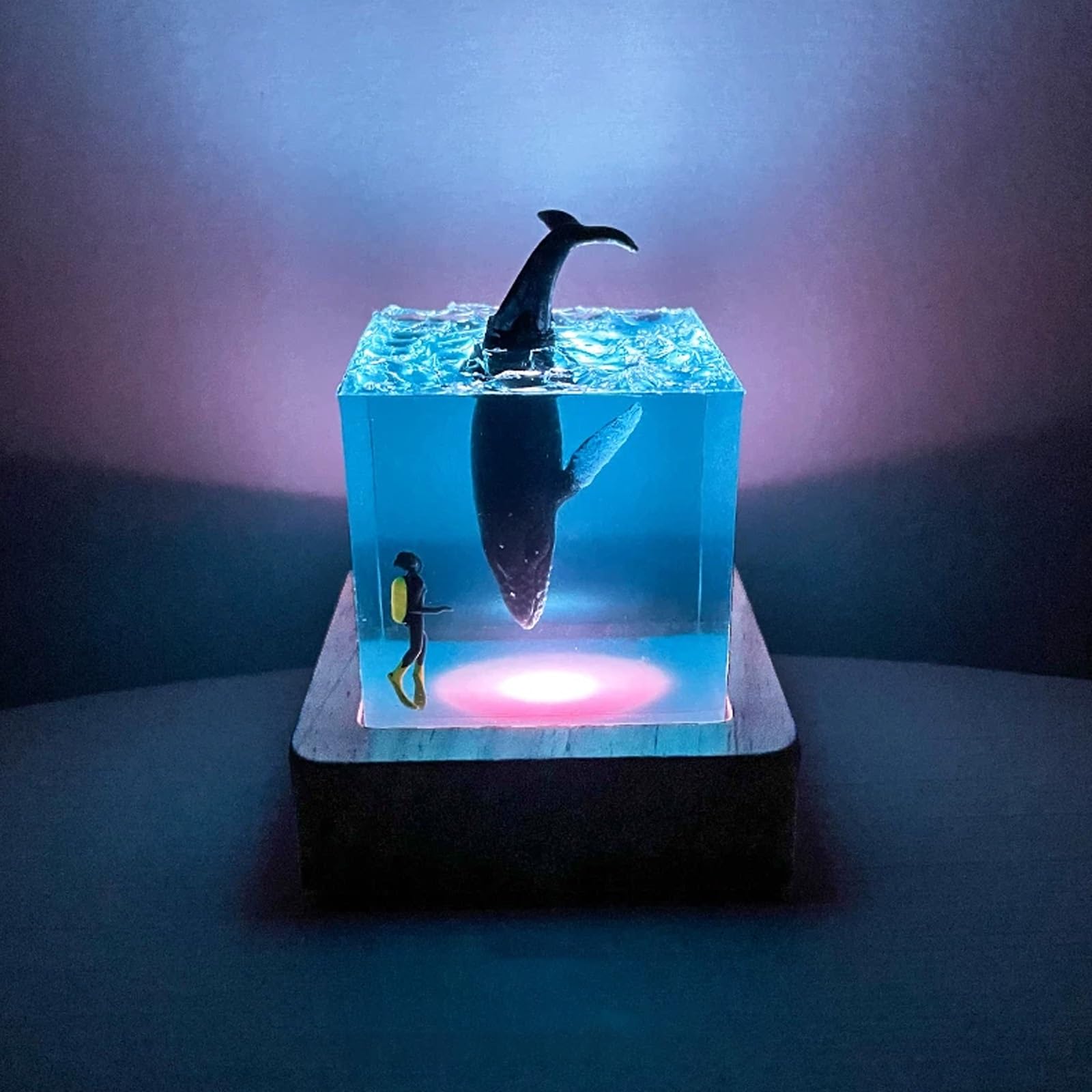 Lampada artigianale in resina, diorama squalo balena realistico, luce notturna decorazione marina, lampada da tavolo USB per camera e scrivania(C,With base 5cm/2.0in)