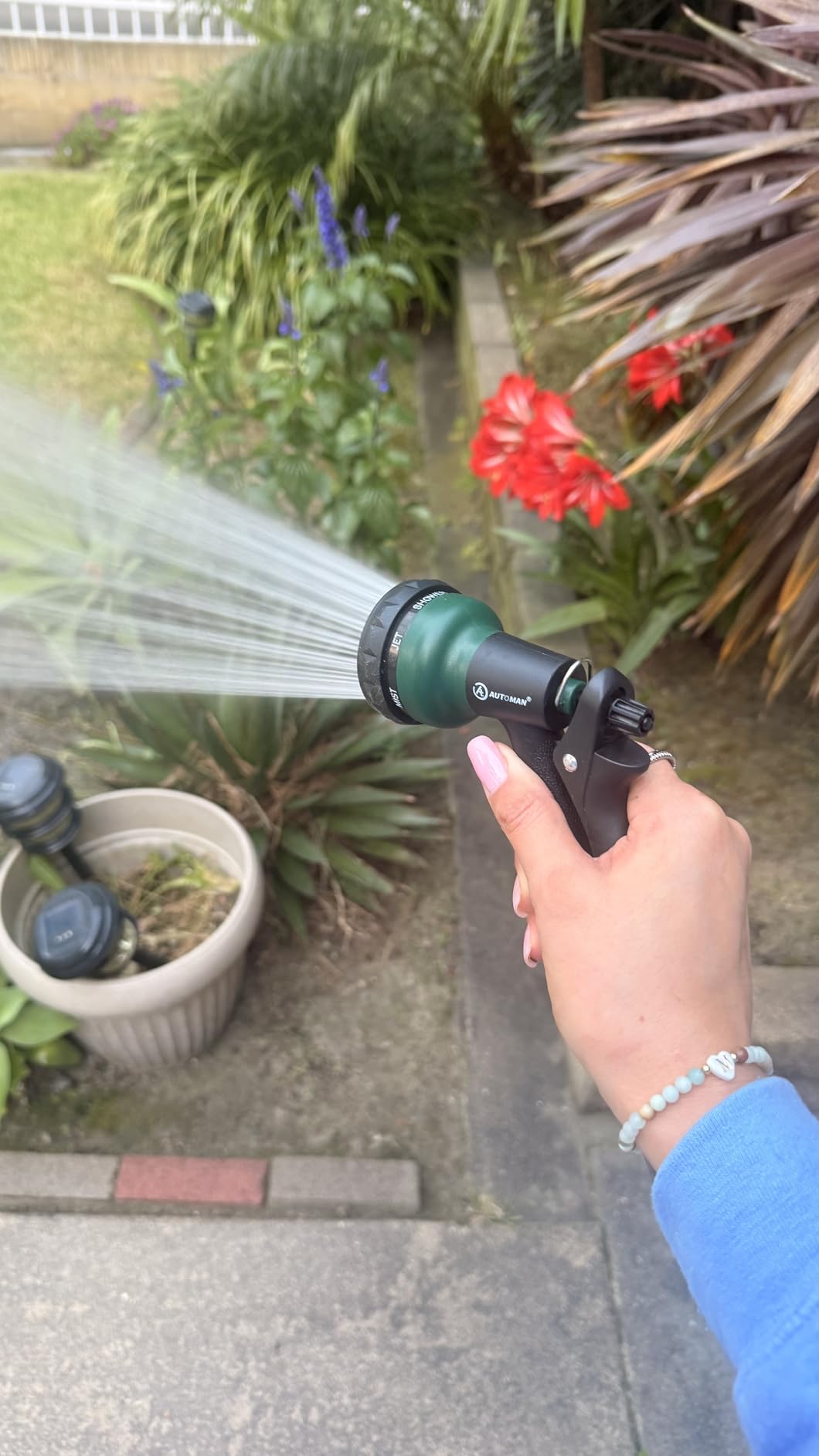 Easy to use light handle.