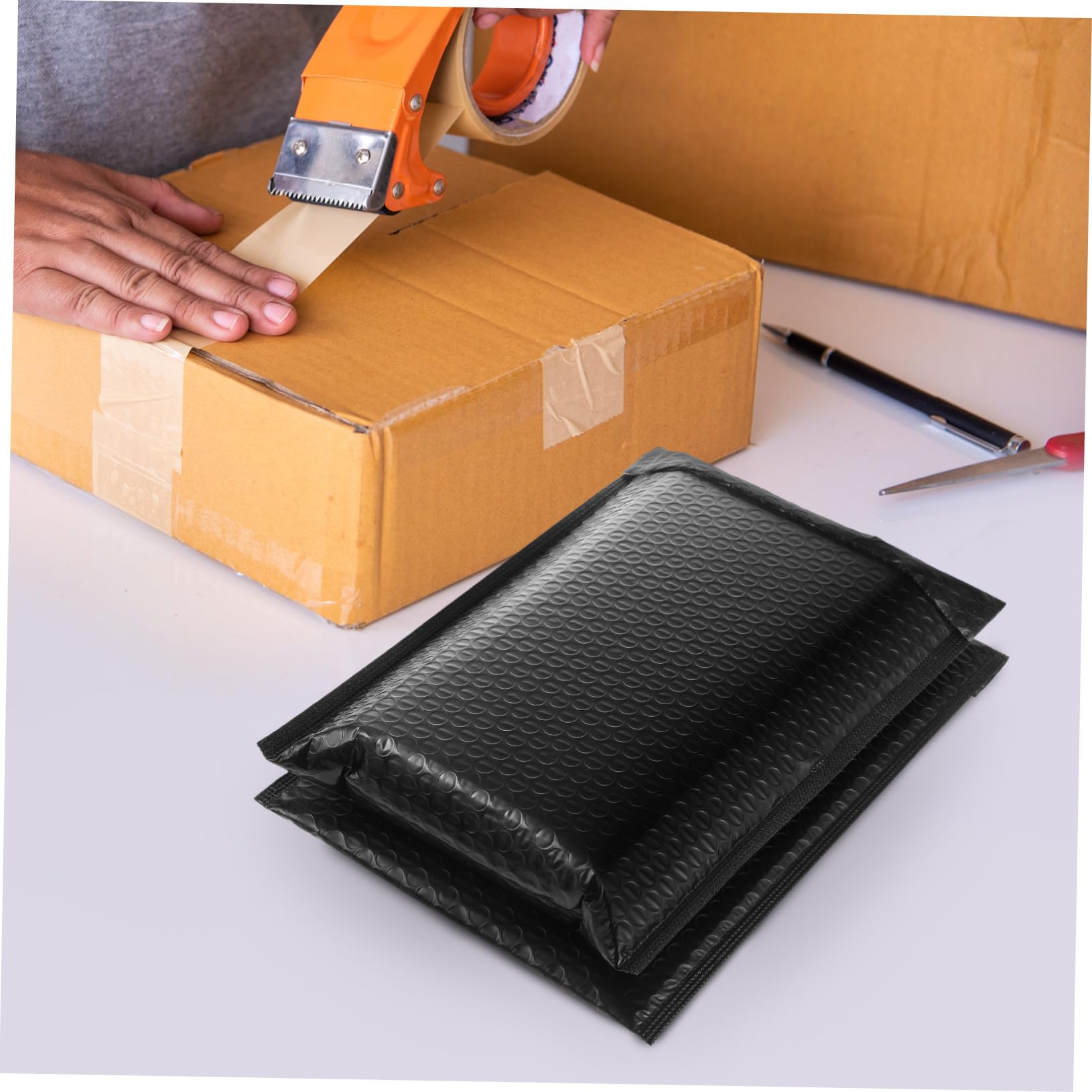 Buste Imbottite Nere 50 Pezzi in Pe Coestruso per Spedizioni | Chiusura Autoadesiva, Superficie Resistente All’usura, per Abbigliamento e Trucchi, Uso Personale