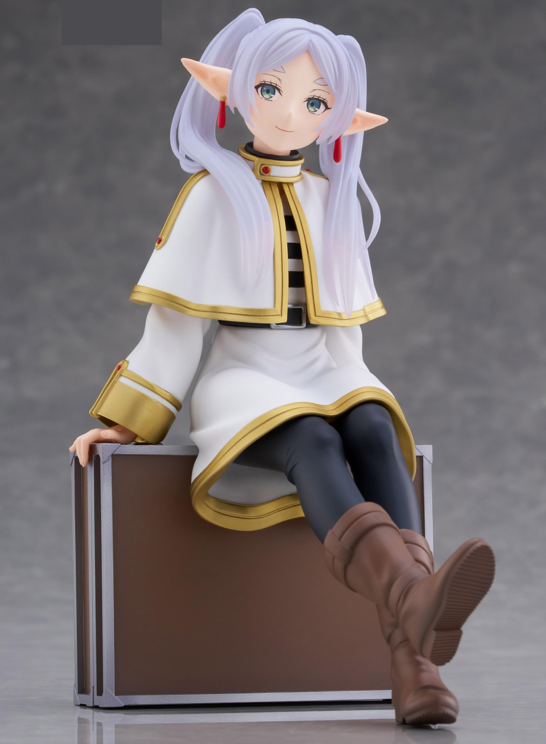 TAITO Desktop Cute フィギュア フリーレン　トランク ver. Amazon.co.jp: 葬送のフリーレン Desktop Cute フィギュア フリーレン