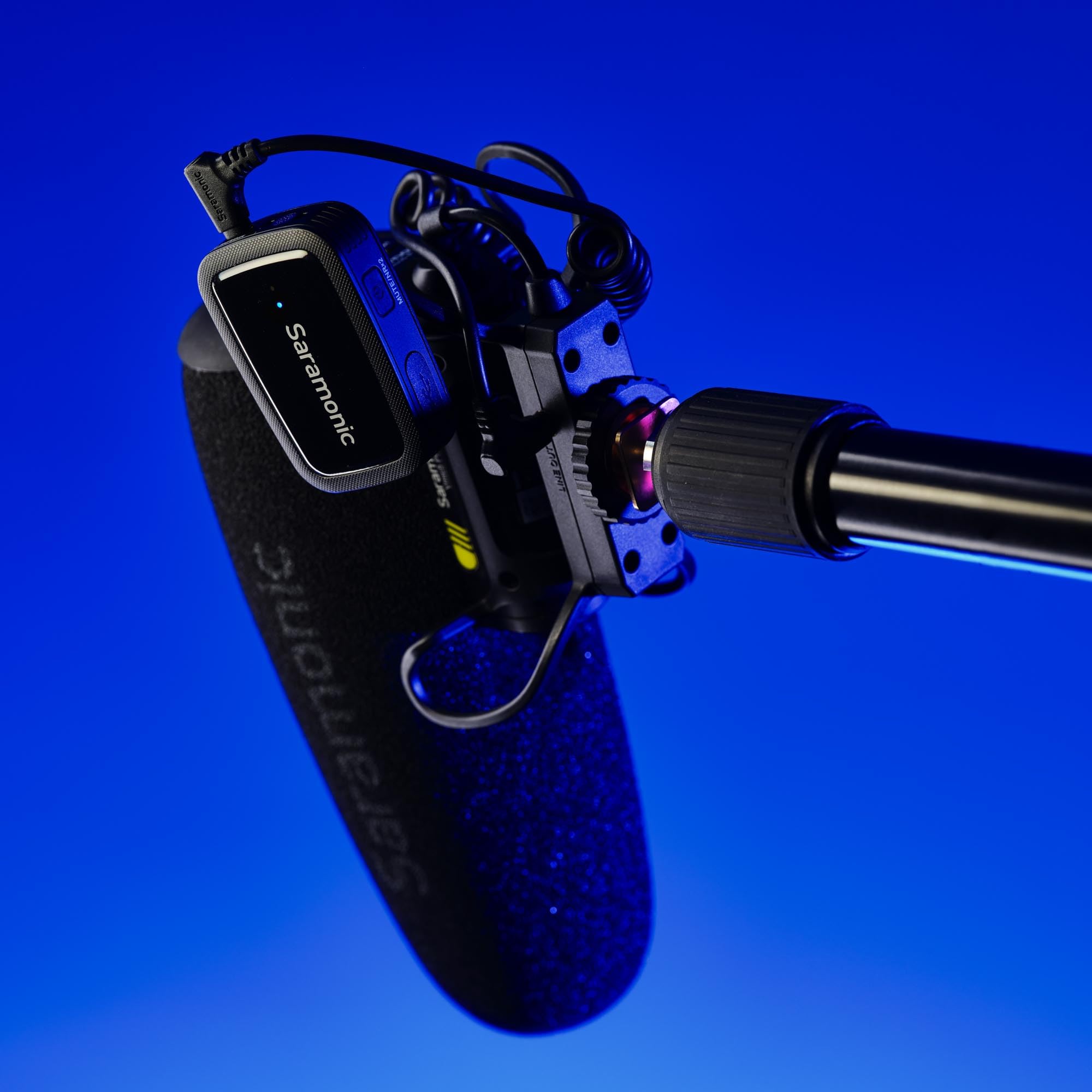 Saramonic Blink 500 Prox B8 Microphone cravate sans fil pour 4 personnes, 2,4 GHz, portée de 100 m, 4 émetteurs et 1 récepteur, son 24 bits, pour reflex numérique, caméscope, smartphone, YouTube