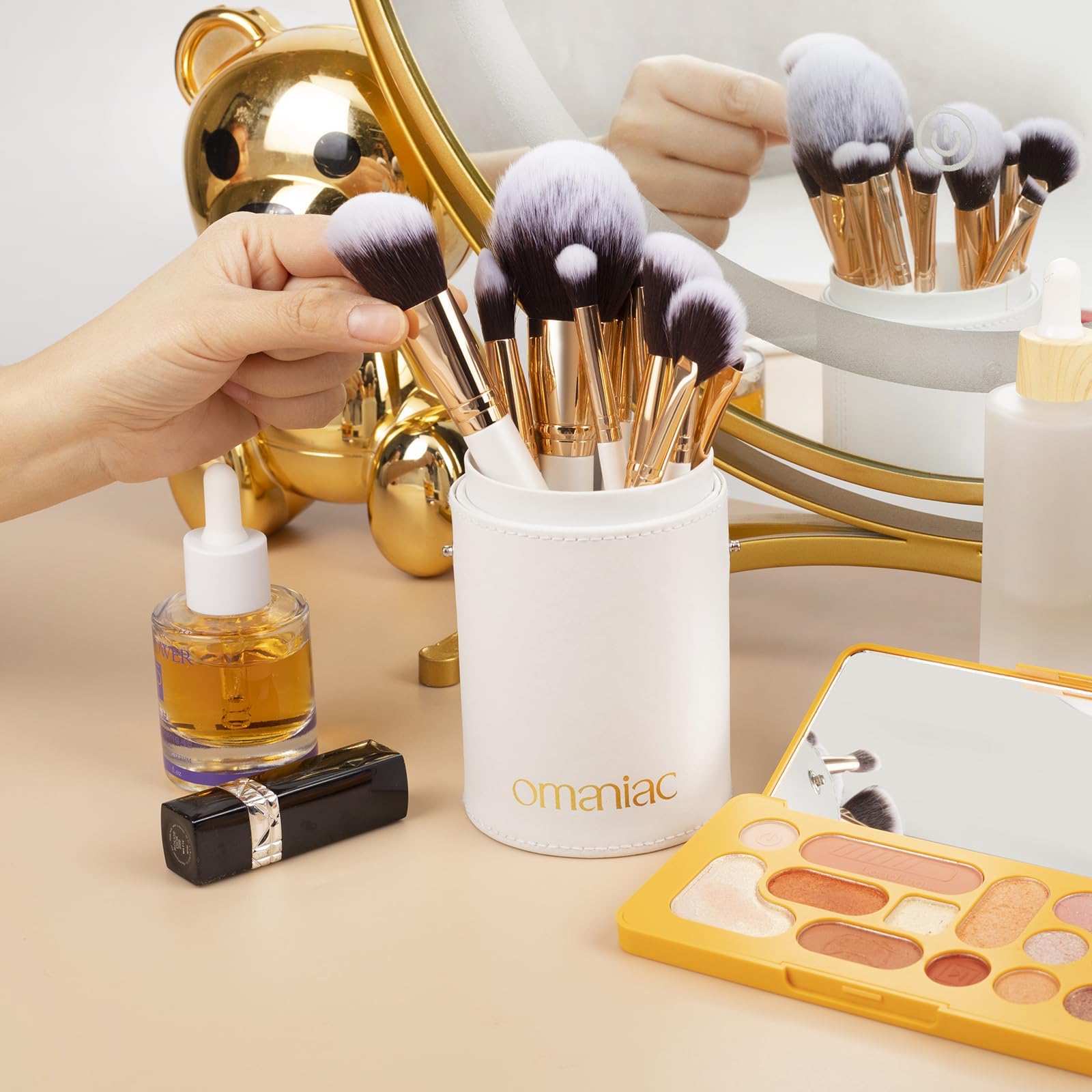 OMANIAC Juego de 12 brochas de maquillaje, de alta calidad, hechas de fibras sintéticas duraderas, pinceles de maquillaje profesionales para el día a día o de viaje (blanco)