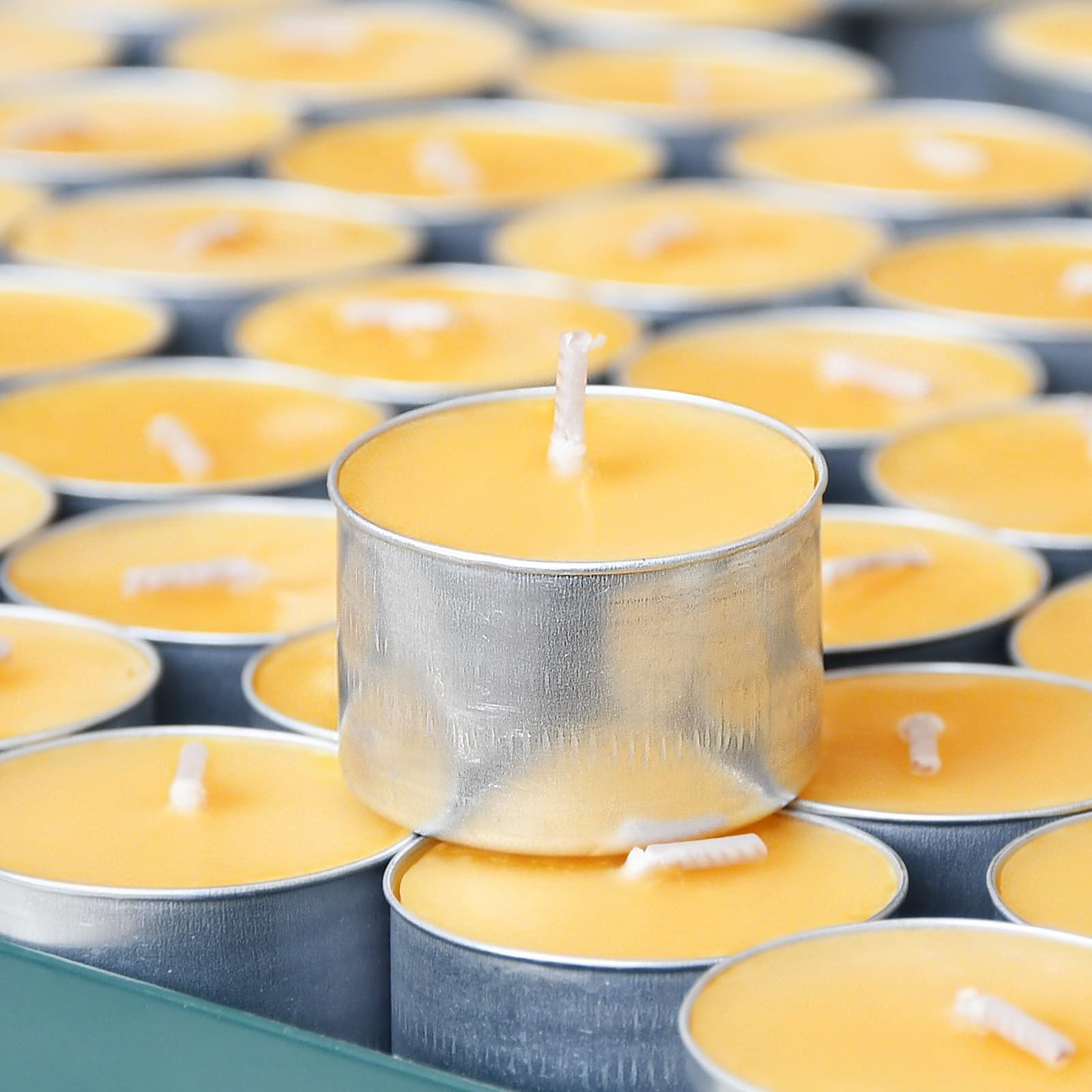 DEYBBY Velas de té de cera de abeja, velas de té de 6 horas, paquete de 40 velas de té sin aroma en taza de aluminio para boda, spa, decoración del hogar