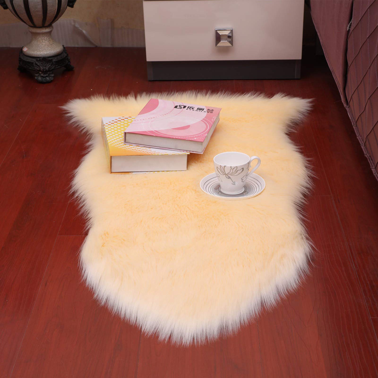 Beige Lammfellimitat Carpet für Schlafzimmer,Kunstfell Teppich für Schlafzimmer Wohnzimmer Sofa Deko,60x140cm/23.6x55.1in