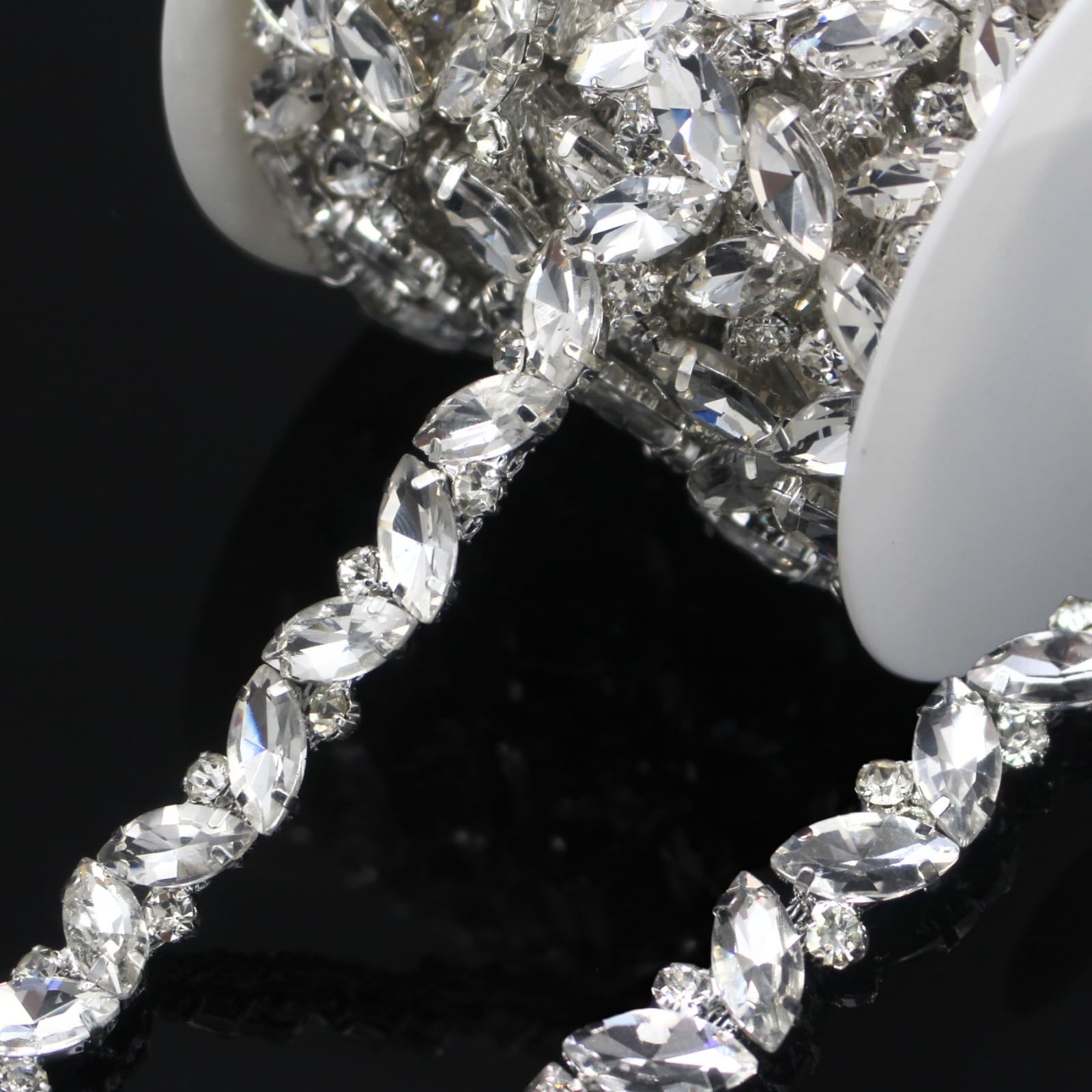 1 Yard Rhinestone Trim Chain Silver String Crystal Applique Fringe Ribbon Strips Beads Sewing Dress DIY Party Wedding Bouquet for Decoration Bridal Costume Embellishment