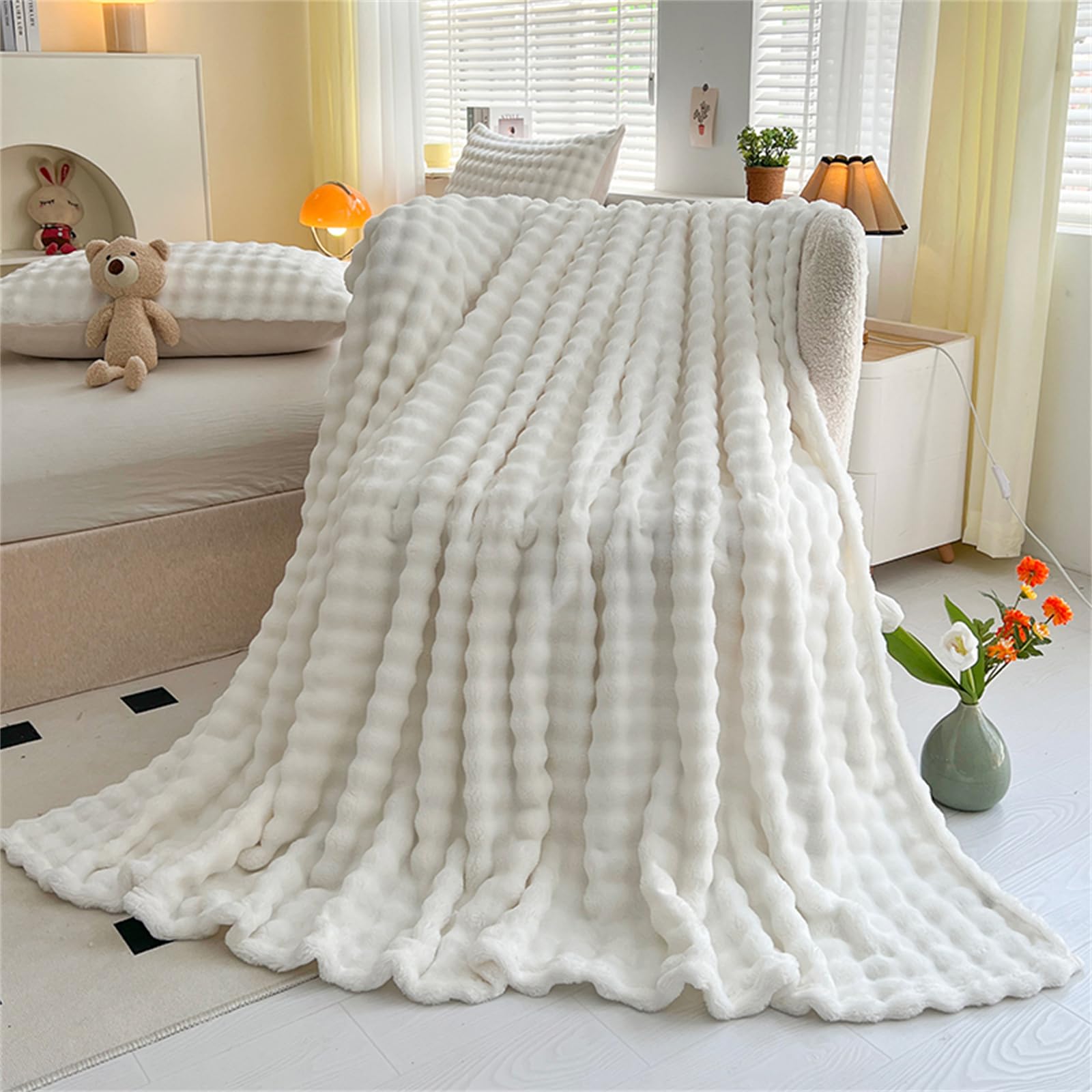 LINGKY Fleece Throw Blanket White Bubble Faux Fur Fluffy Bed Blanket Super Cosy Warm Large Blanket for Bed Sofa Couch Home Decor 100x160cm