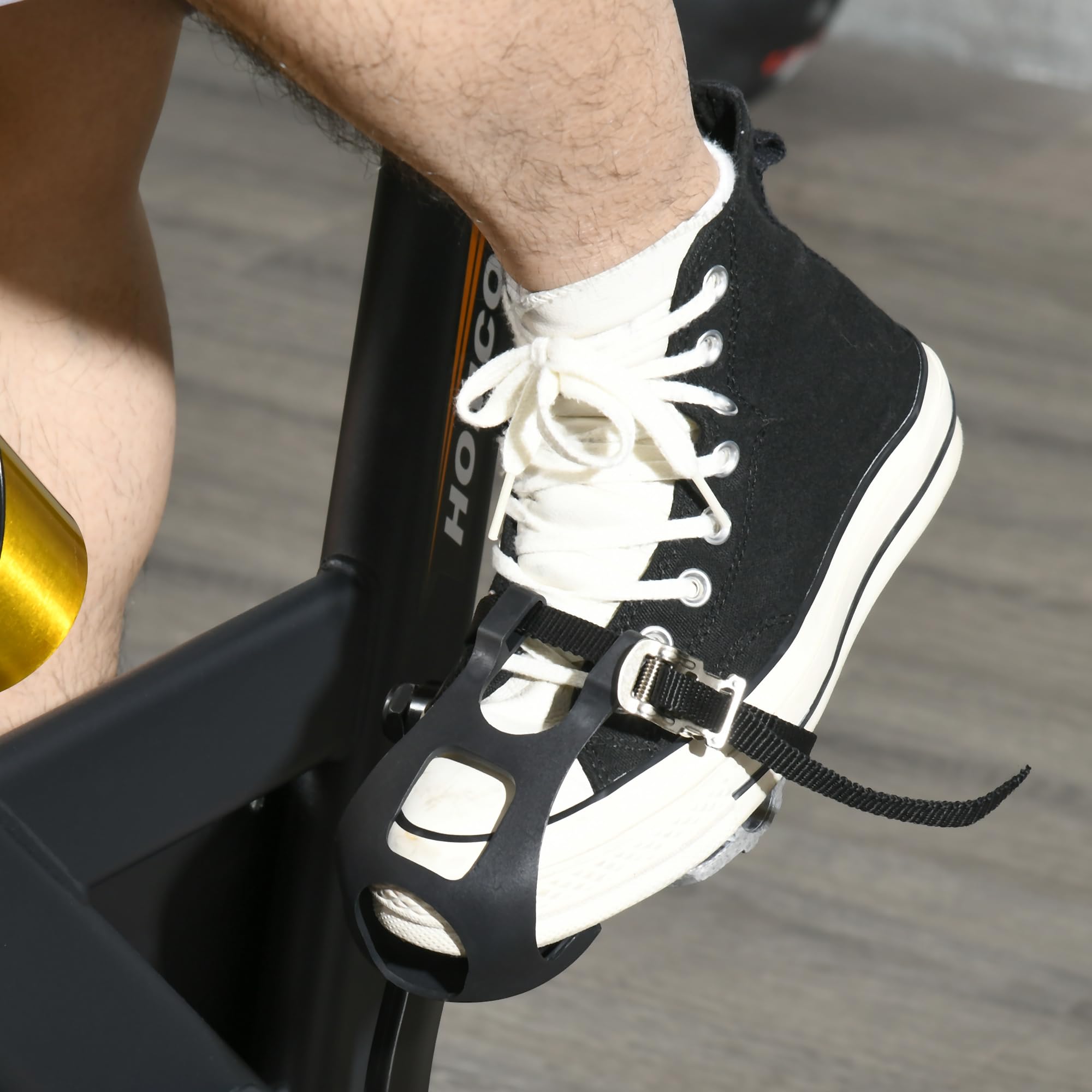 HOMCOM Vélo d'Appartement avec Écran LCD, Résistance Réglable, Charge 120 kg, Noir et Orange