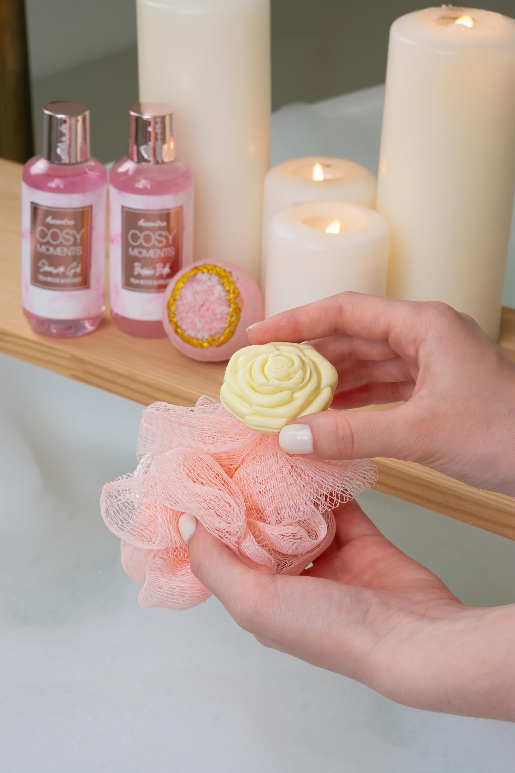 Accentra - COSY MOMENTS zestaw do kąpieli i prysznica w kolorze różowym – zestaw prezentowy do relaksu dla kobiet na urodziny lub Walentynki – 7-częściowy zestaw upominkowy i pielęgnacyjny z mini