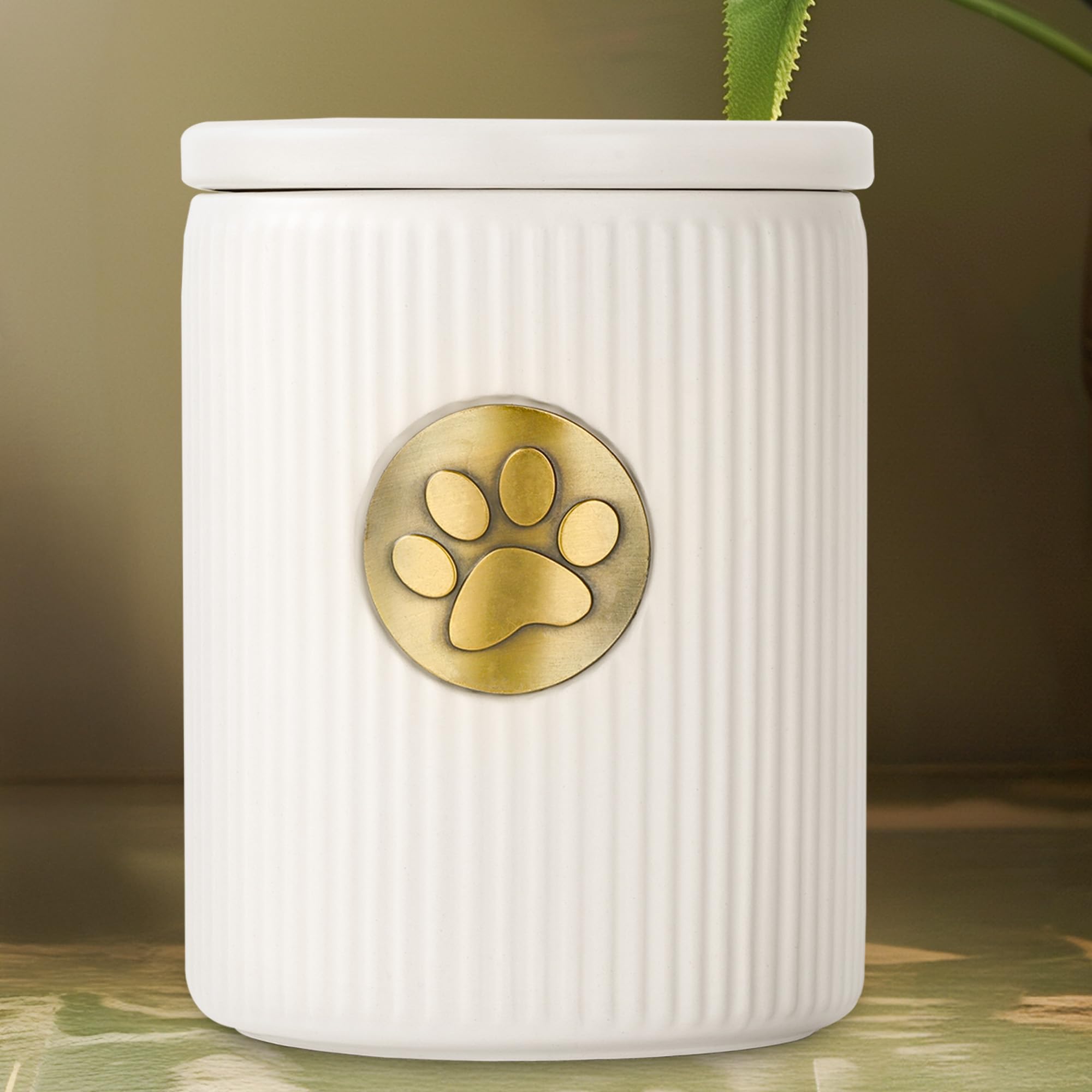 Urna per cani, urna per animali domestici per cenere, 15 kg, urna per cani, urna commemorativa per cani con piastra in metallo per impronte delle zampe, cremazione di gatti, bianco