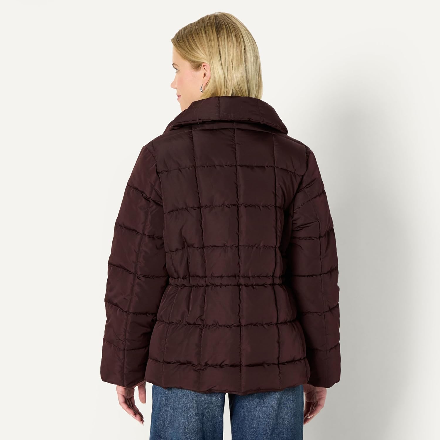 Amazon Essentials Women's Oversized-Fit Square Quilted Puffer Jacket with Adjustable Waist - Image 3