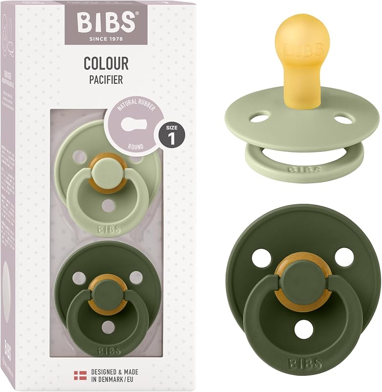 Colección de colores de chupetes | Chupete de caucho natural para bebé | Juego de 2 chupetes sin BPA | Fabricado en Dinamarca | 0+ meses (paquete de 2) | salvia/verde cazador | Látex de caucho natural | Talla 1 | Sin BPA | Fabricado en Dinamarca | Alta aceptación del pezón | Orificios de flujo de aire | Escudo de confort