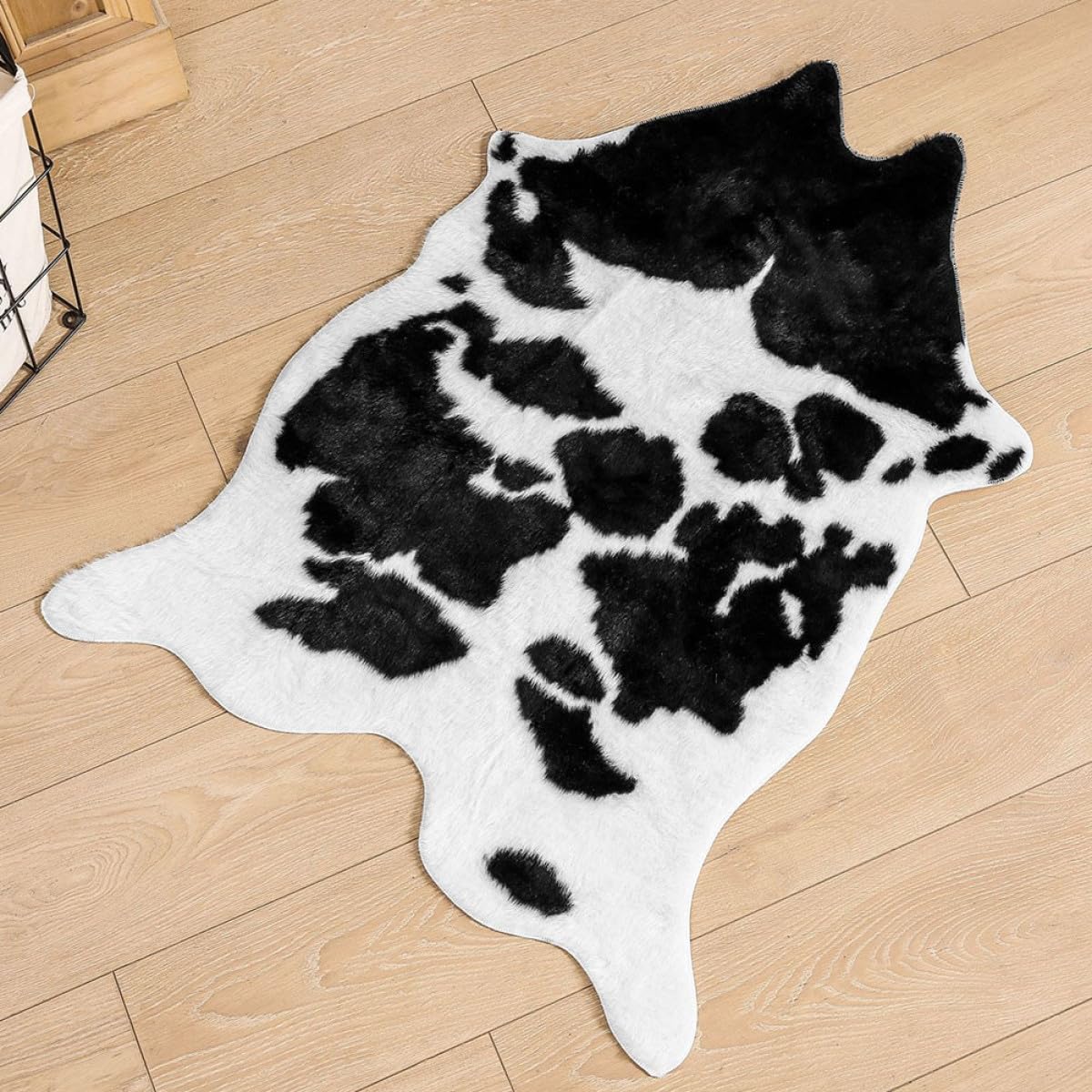 IMIKEYA Tapis de Sol Antidérapant en Polyester Imprimé Vache Noir et Blanc Tapis Imitation Peau de Vache pour Décoration Maison et Salon et Multifonctionnel
