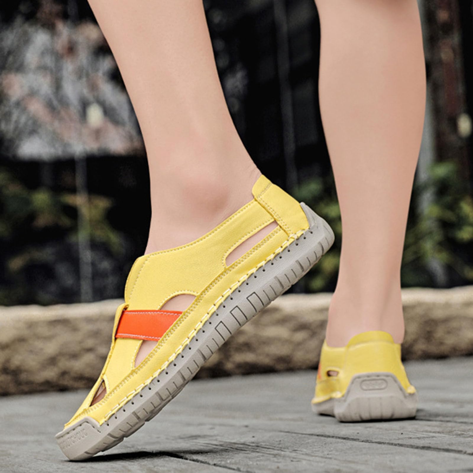 Sandales orthopédiques fermées avec sangle large pour femme