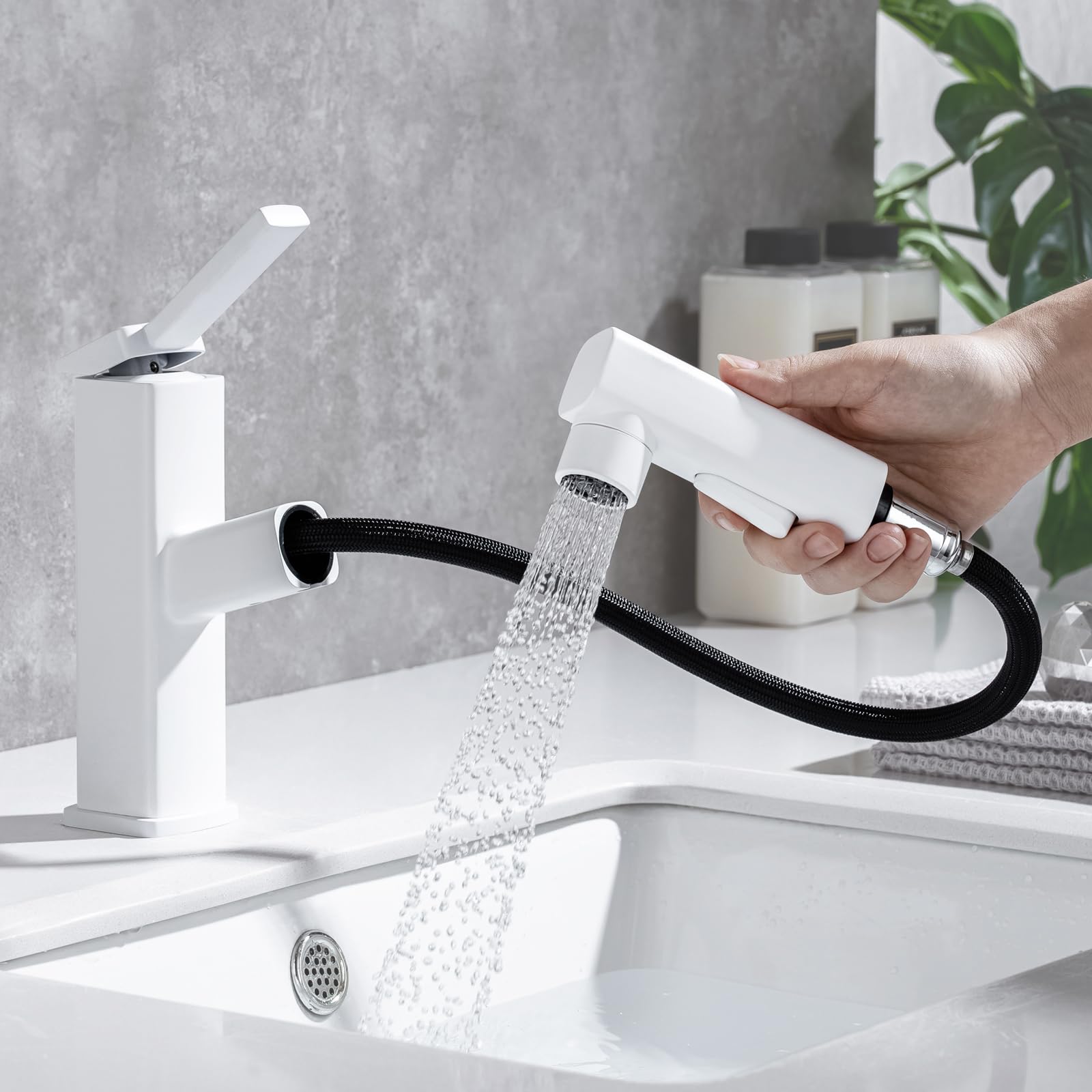 HANLIAN Single Hole Bathroom Sink Pull Out Faucet with Rotating Spout
