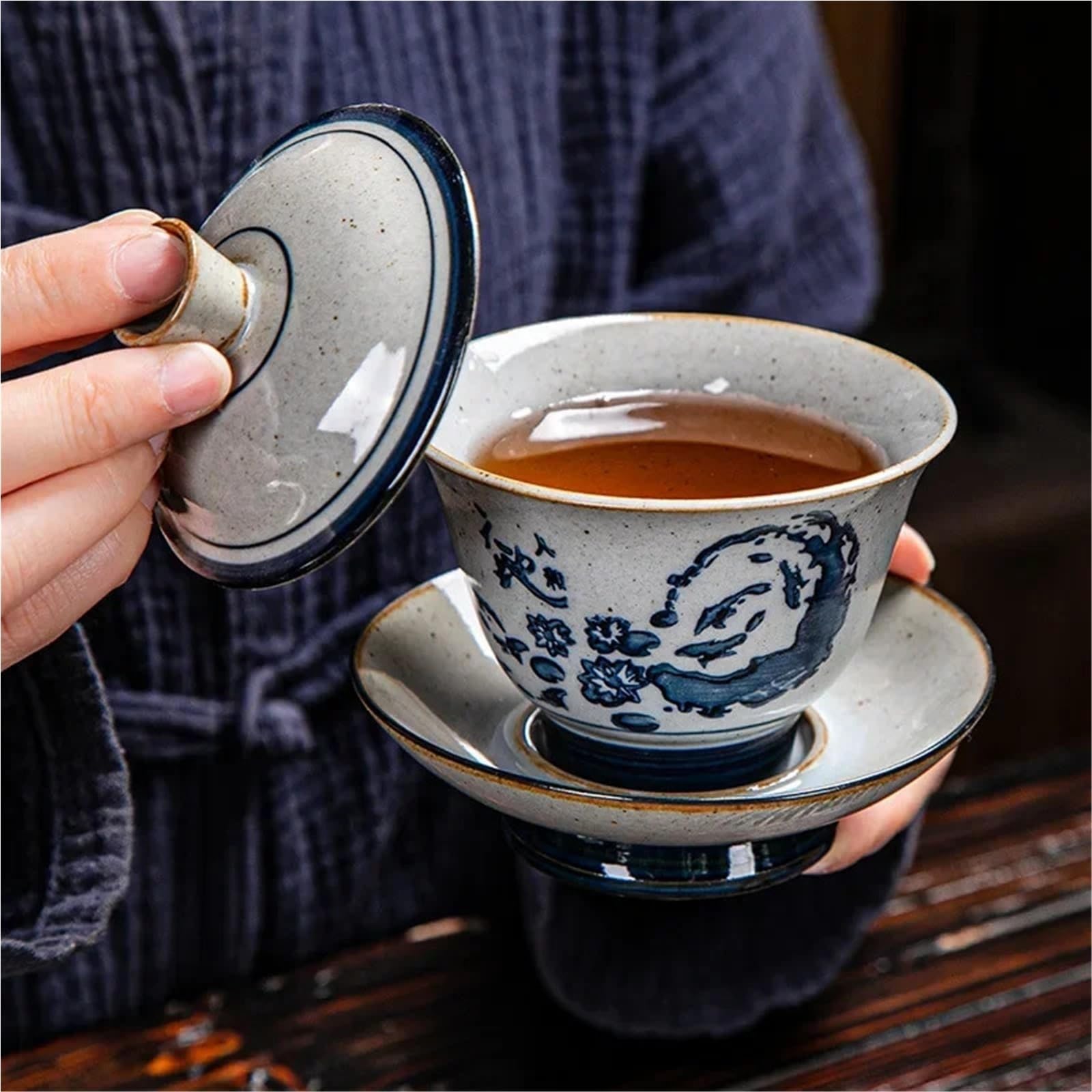 Taza infusora de té, diseño vintage de leña pintada a mano, cuenco de cerámica azul y blanco, juego de té Kung Fu, cubierta de cerámica (peonía)