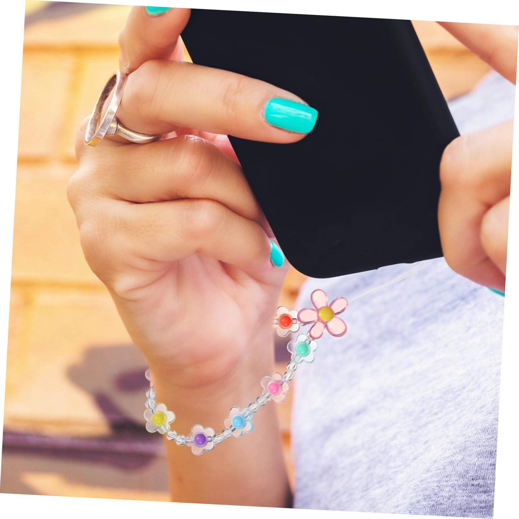 SHINEOFI Chaînes De Téléphone Perles De Fleurs Dragonne De Téléphone Accessoires Élégants Pour Femmes Avec Design Floral Bracelet De Poignet