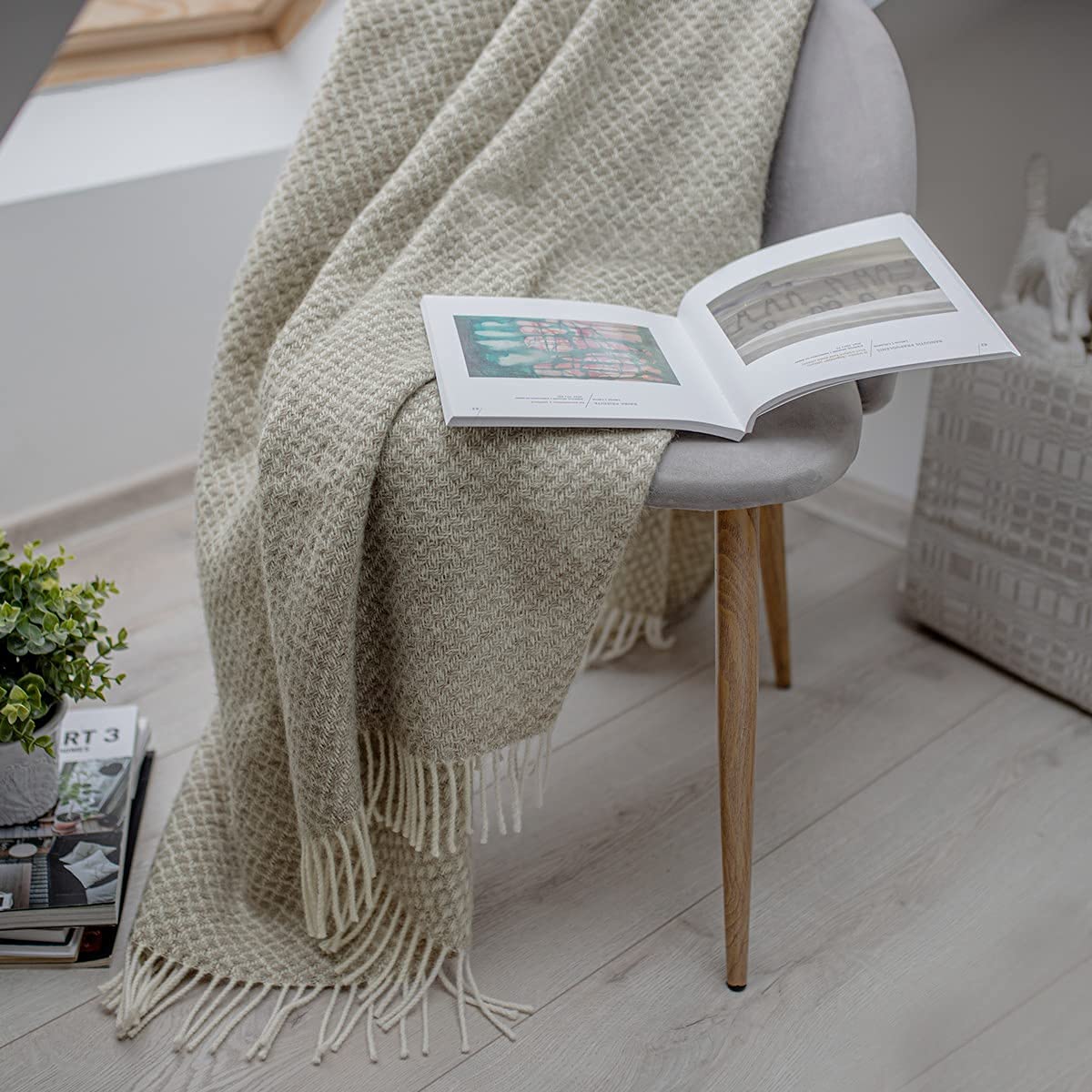 Linen & Cotton Warme Weiche Decke Wolldecke Wohndecke Kuscheldecke Sofia mit Fransen - 100% Reine Neuseeland Wolle, Beige (130 x 170 cm) Plaid Couch Sofa Bett Wohnzimmer Blanket Schurwolle Lammwolle