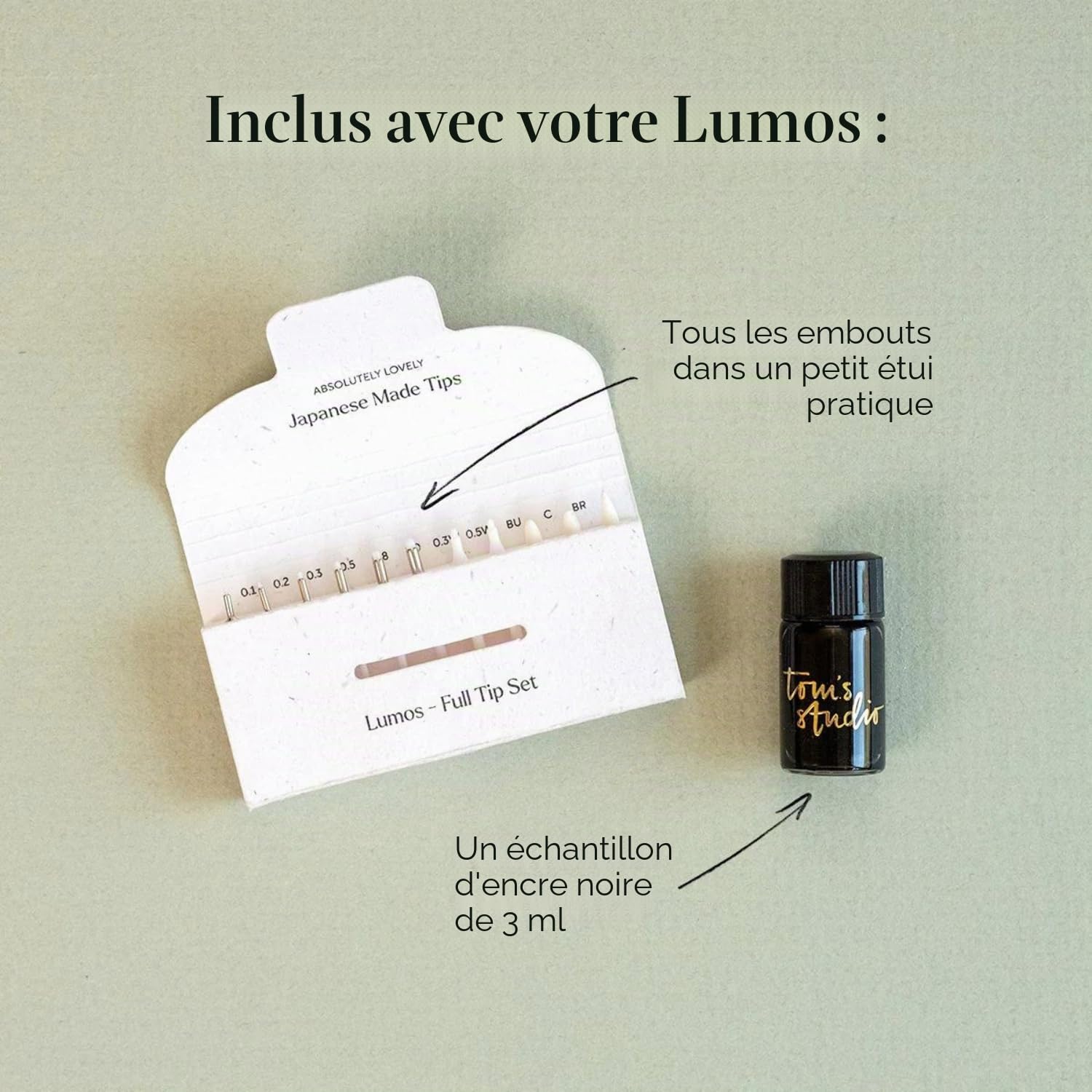 Tom's Studio Lumos Mini (Sage) | Stylo fin polyvalent et rechargeable dans un emballage de poche | Livré avec 11 pointes et un échantillon d'encre noire profonde de 3 ml