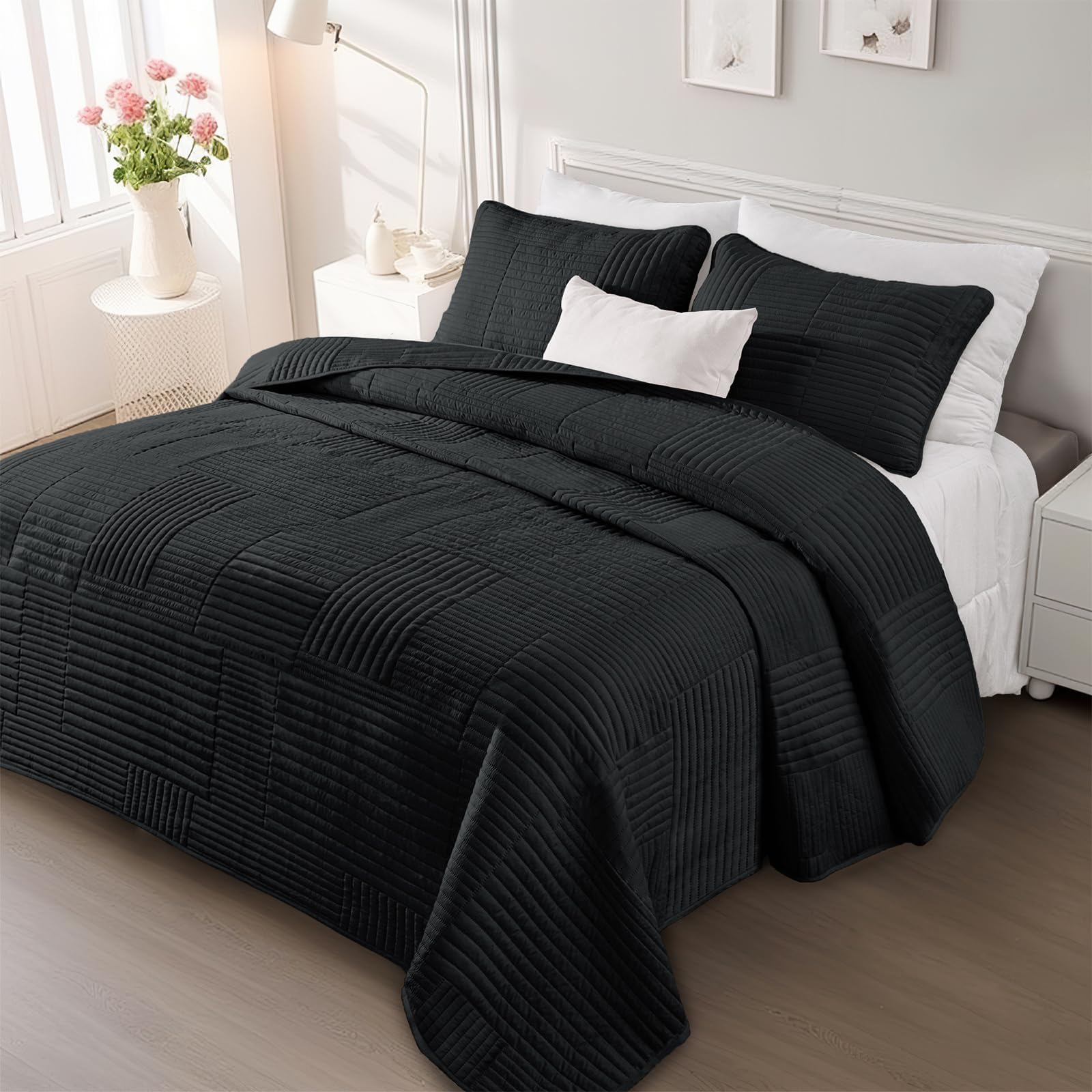 Ultra Soft King Quilt Bedding Set, Lightweight Microfiber Black Quilts Bedspreads Oversized, 3 Piece Ultrasonic Geometric Coverlet Bed Cover for All Seasons