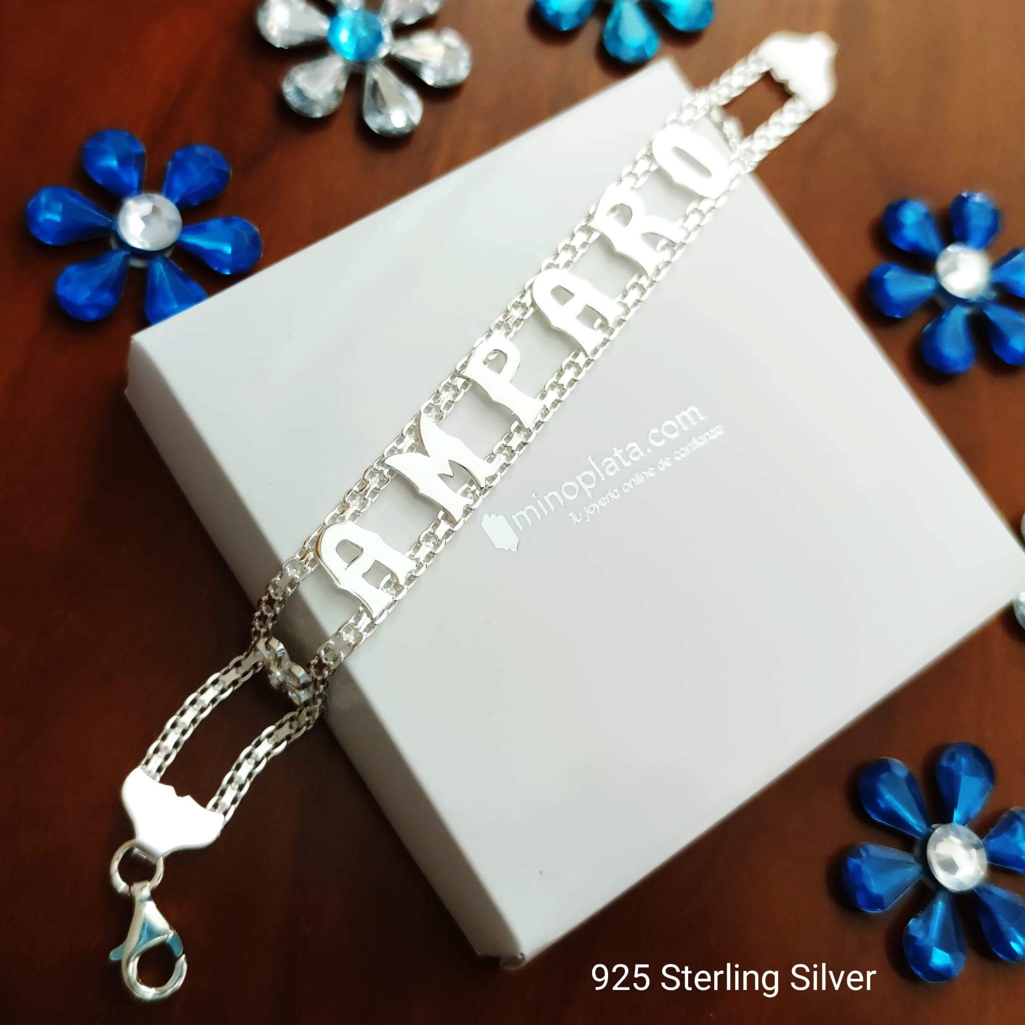 Braccialetto da donna con nome in argento Sterling, un gioiello prezioso che possiamo personalizzare con il nome o la parola che vogliate