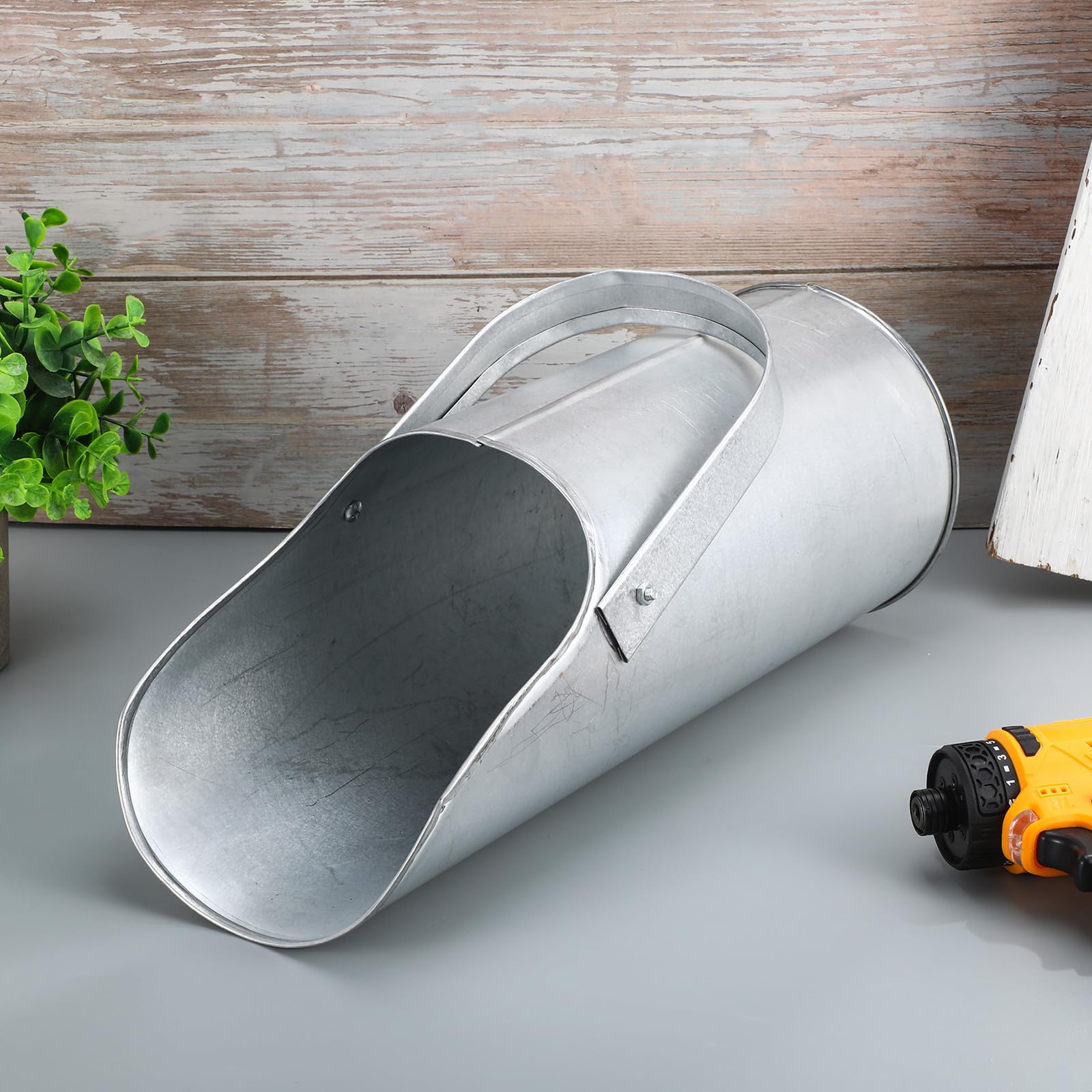 Herramienta para Rellenar Hormigón con Asa de Transporte, Diseño Ergonómico y Vertido Rápido, Herramienta Metálica de Hierro para Construcción y Albañilería