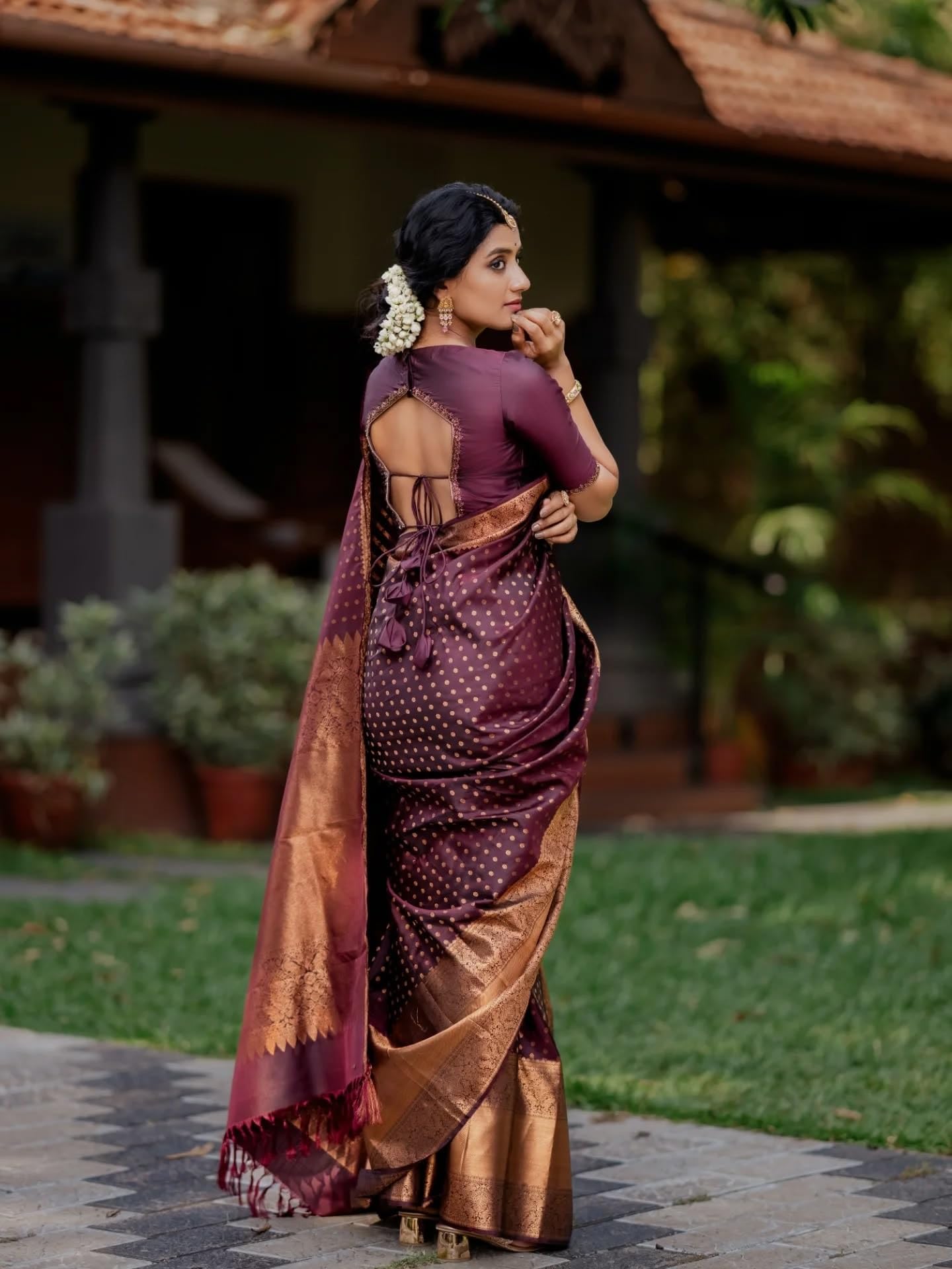 Sugathari Damen Maroon Banarasi Kanchipuram Art Silk Sari für Frauen - Traditioneller Hochzeit & Party Sari mit Blusenteil - Ethnischer indischer Seidensari für Braut Festlich (KS-156)