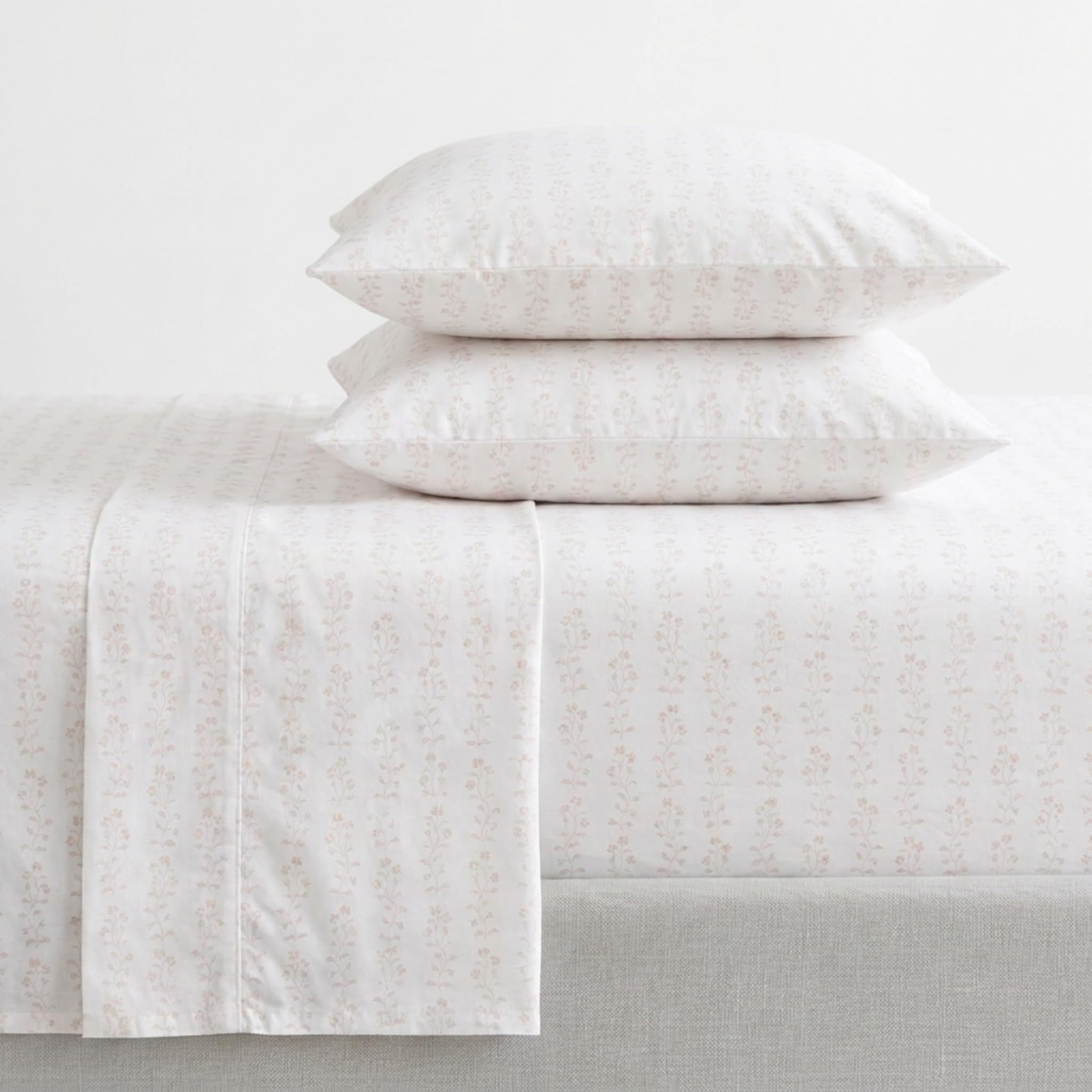 Martha Stewart - Queen Size Sheets Set, Crisp &amp; Tailored Cooling Sheets w/a Naturally Smooth Cotton Percale Lightweight Feel - Bed Sheets with Matching Pillowcases &amp; Fitted Sheet (Ditsy Vine Pink)