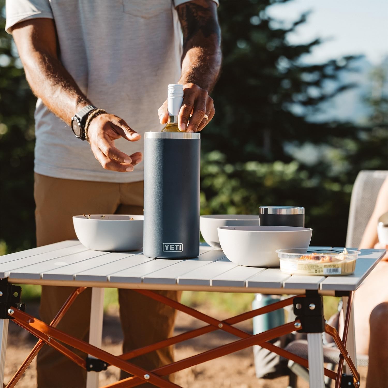 YETI Rambler - Refrigeratore per vino e champagne, isolato in acciaio inox, colore: blu navy
