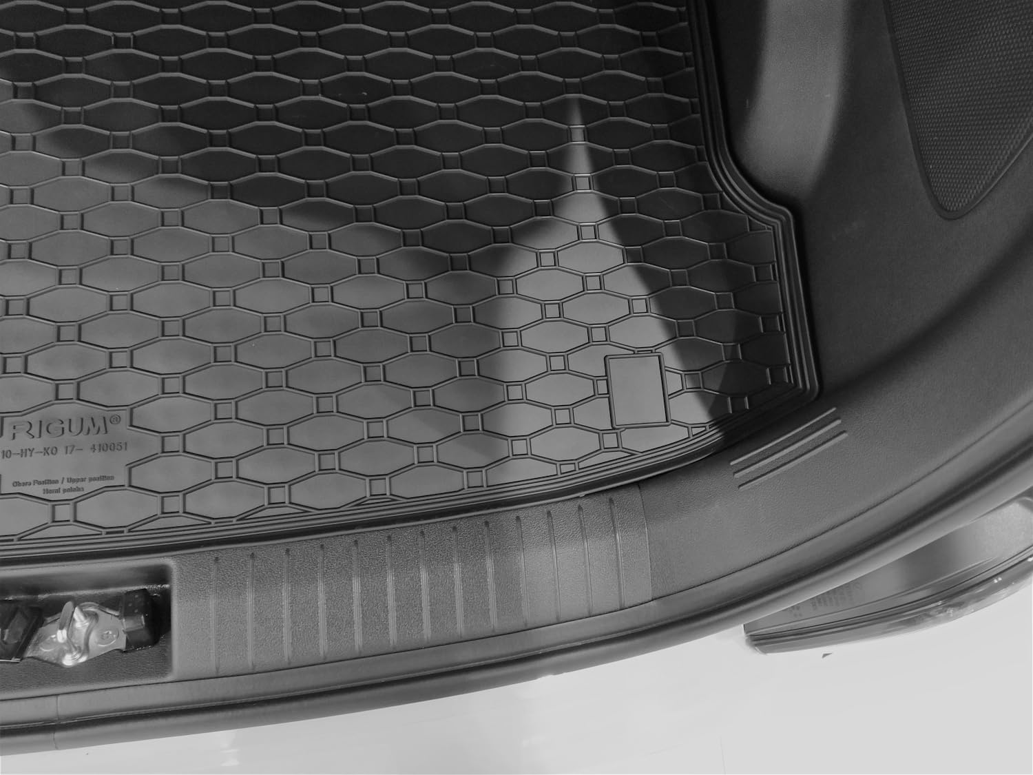 Passgenaue Kofferraumwanne und Gummifußmatten geeignet für Hyundai Kona ab 2017 bis 2023 + Gurtschoner