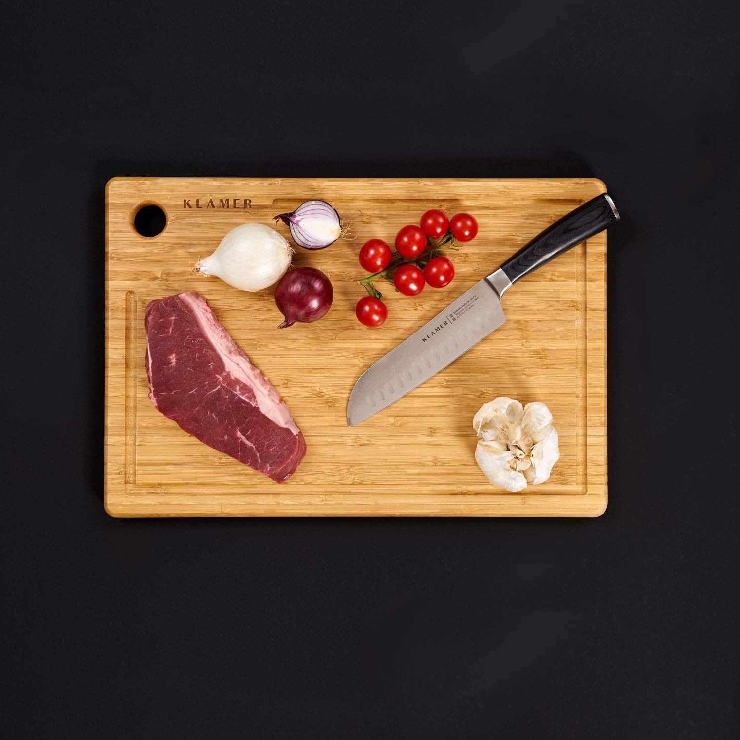 KLAMER Santoku Damastmesser 18 cm – Kochmesser aus 67 Lagen japanischem Damaszener Stahl (61 HRC), ultrascharf mit 13 Grad Schnittwinkel, Kullenschliff, ergonomischer Pakkaholzgriff, Premium Messe
