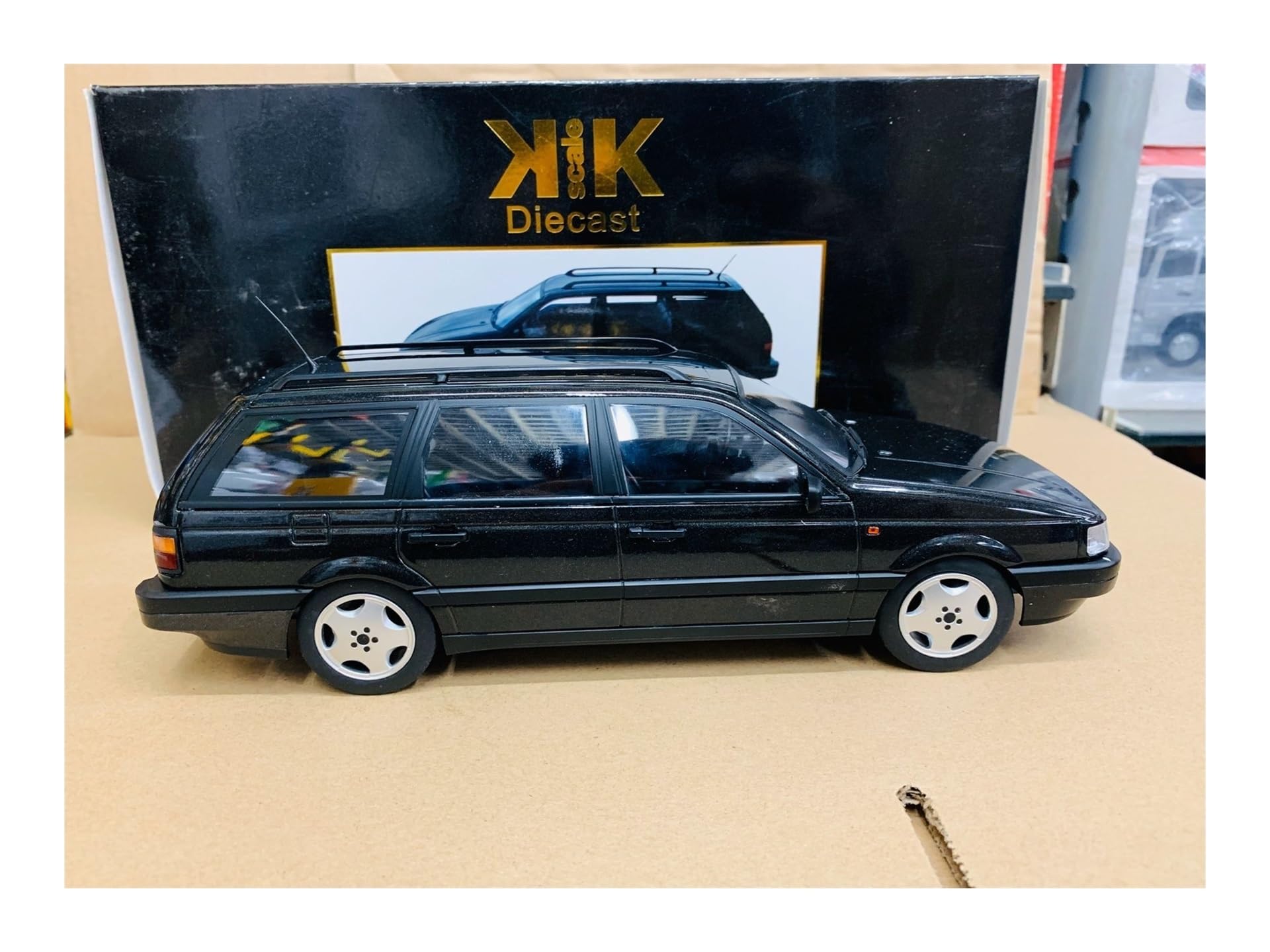 Amazon | 対象:Passat B3 Estate VR6 1/18スケール ダイキャストモデル