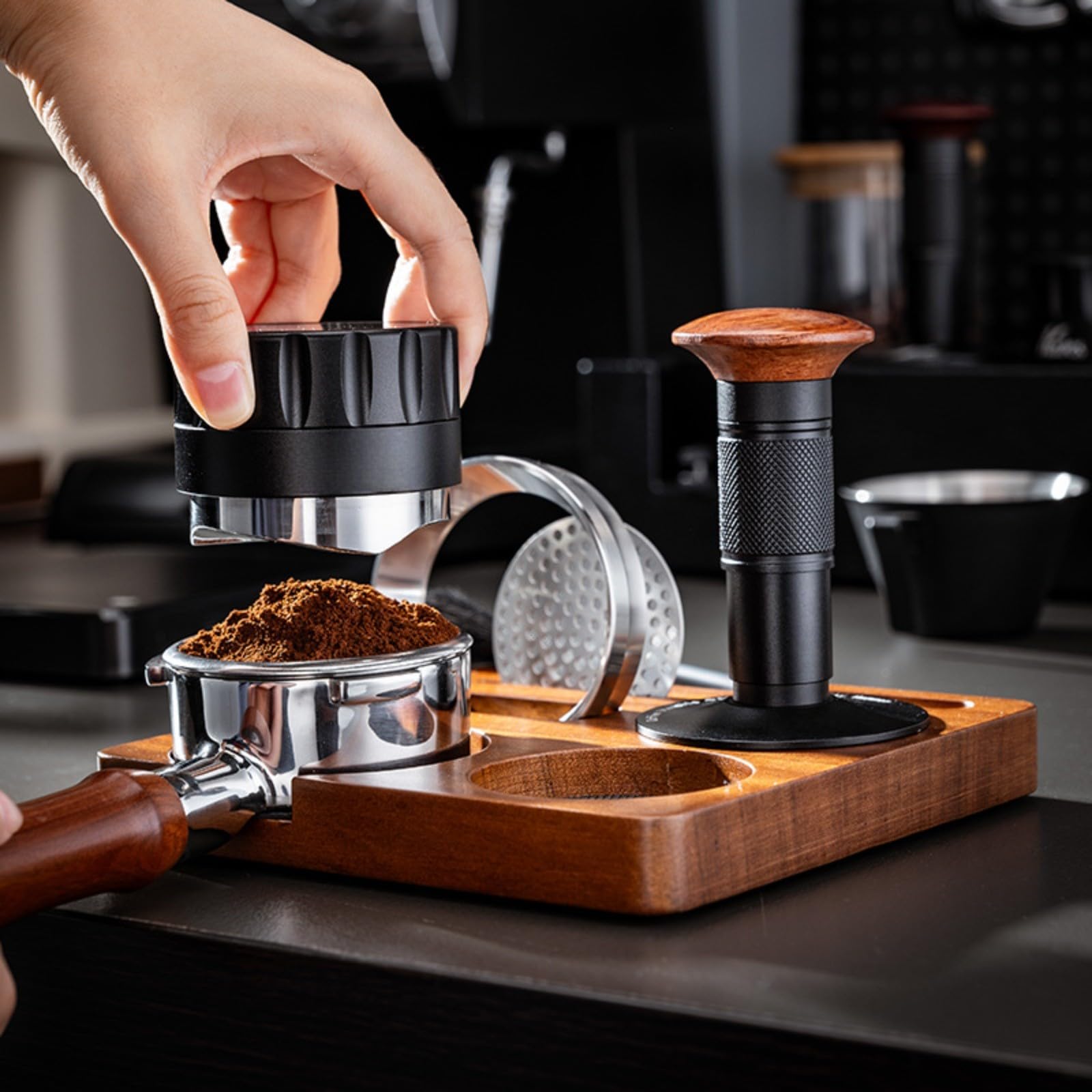 Juego de 6 prensadores de café expreso con estación de prensado de madera, distribuidor de 58 mm y embudo dosificador, pantalla de disco y cepillo de limpieza para una elaboración precisa de Barista