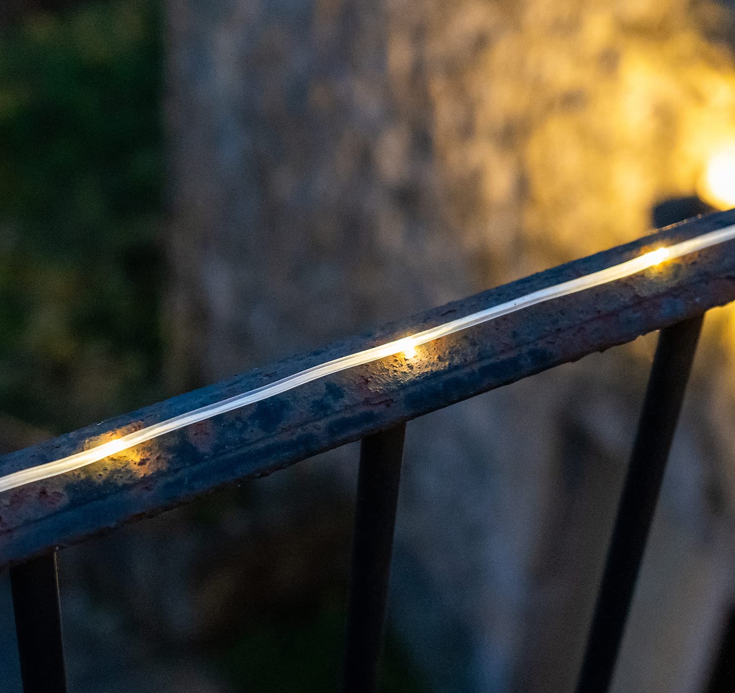 GuirLED - Guirlande d'extérieur lumineuse mini LED - Étanche IP55 - Panneau solaire haut rendement - ON/OFF automatique - 200 LED 20 mètres - Filament Silver