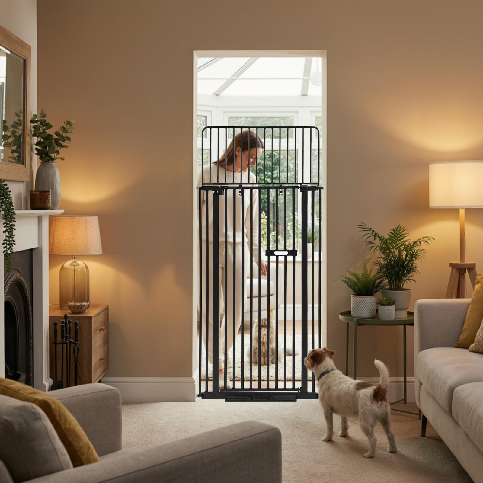 Treppenschutzgitter 135cm ausziehbar mit Tür für Katzen und Hunde | Sicherheitsgitter mit Klemmbefestigung und Doppelverriegelung für Treppe ohne Bohren 90°Stop (Schwarz)