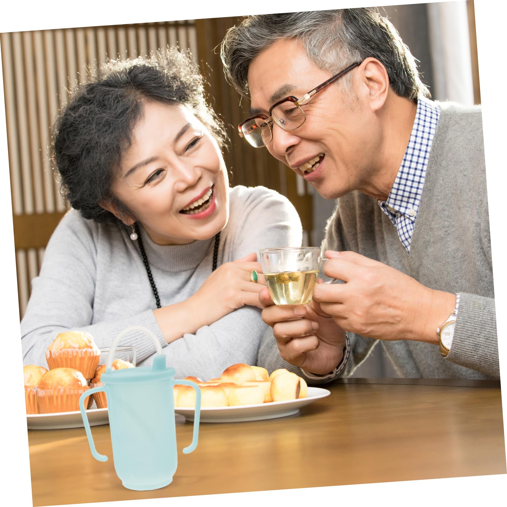 SHERCHPRY Ergonomic Sippy Cup for Seniors Proof Leakproof Water Cup for Disabled Patients