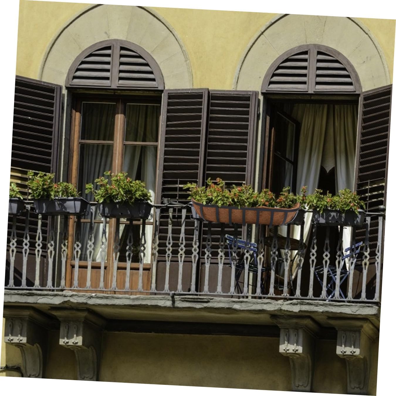 Hemoton 24-inch Coconut Palm Hanging Basket Iron Art Flowerpot Pendant Wall Planter Outdoor Vertical Garden Sundries Container for Patio and Home Decor