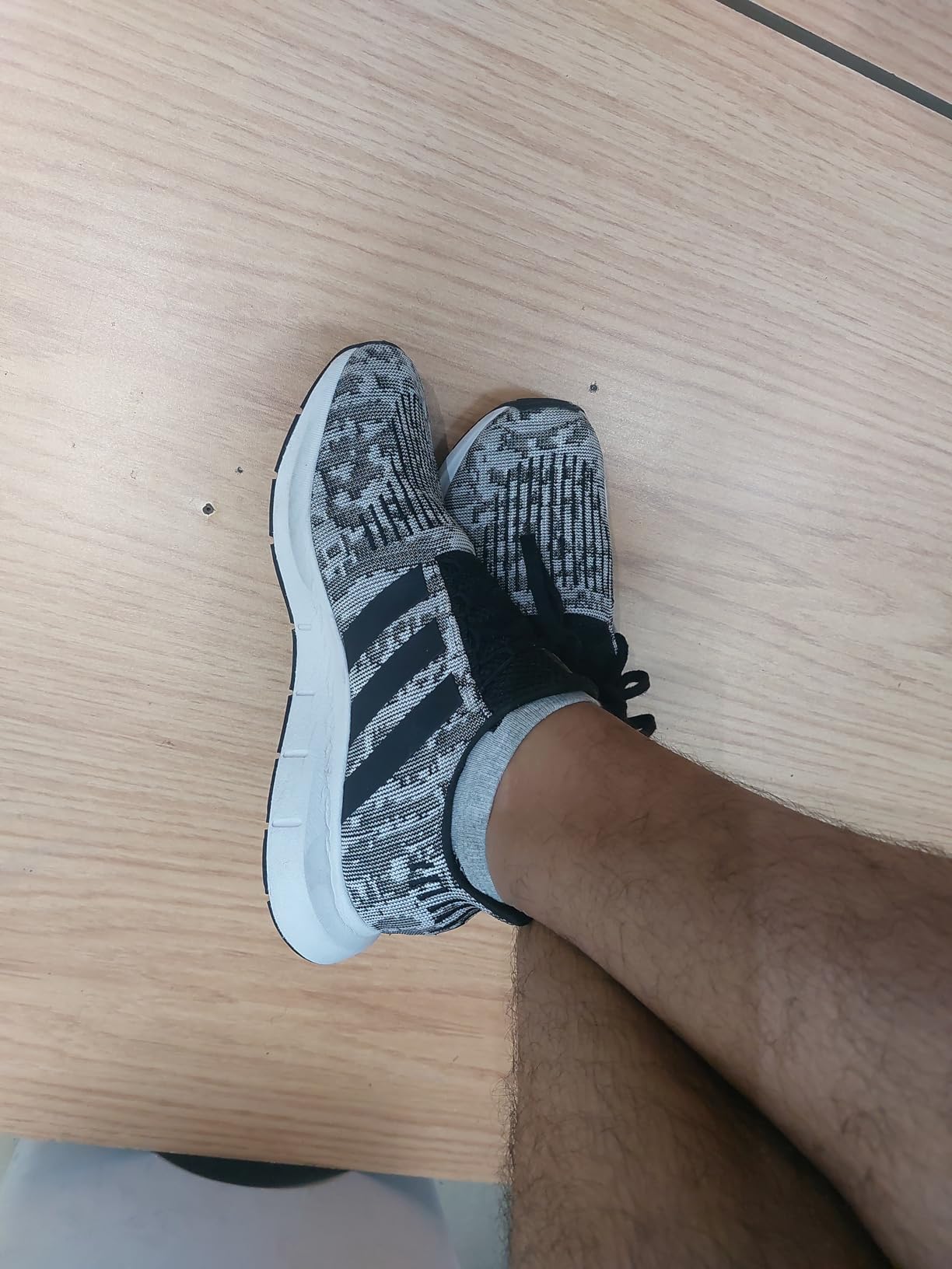 Adidas Swift Run zapatillas casuales negras