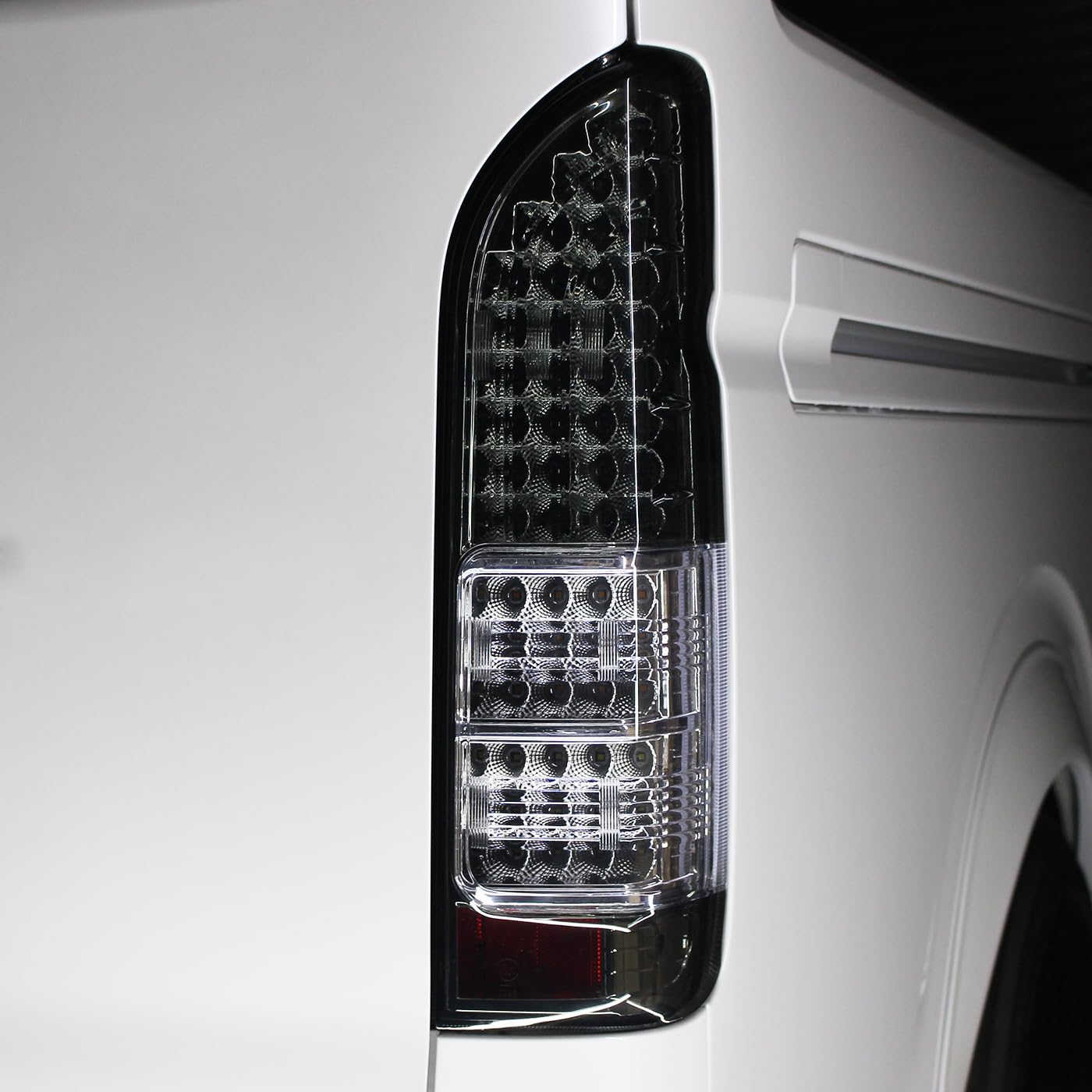 Amazon | ハイエース LED テール ランプ テールライト シーケンシャル