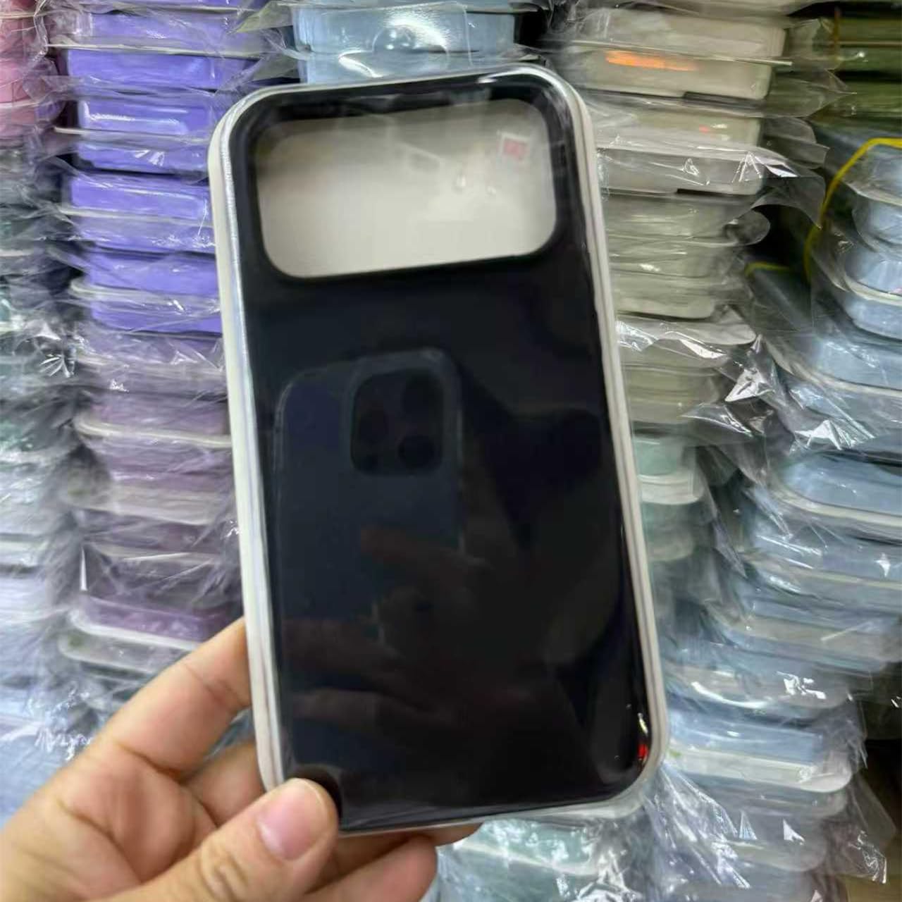 Coque iPhone 13 Pro silicone doux pour l'élégance active
