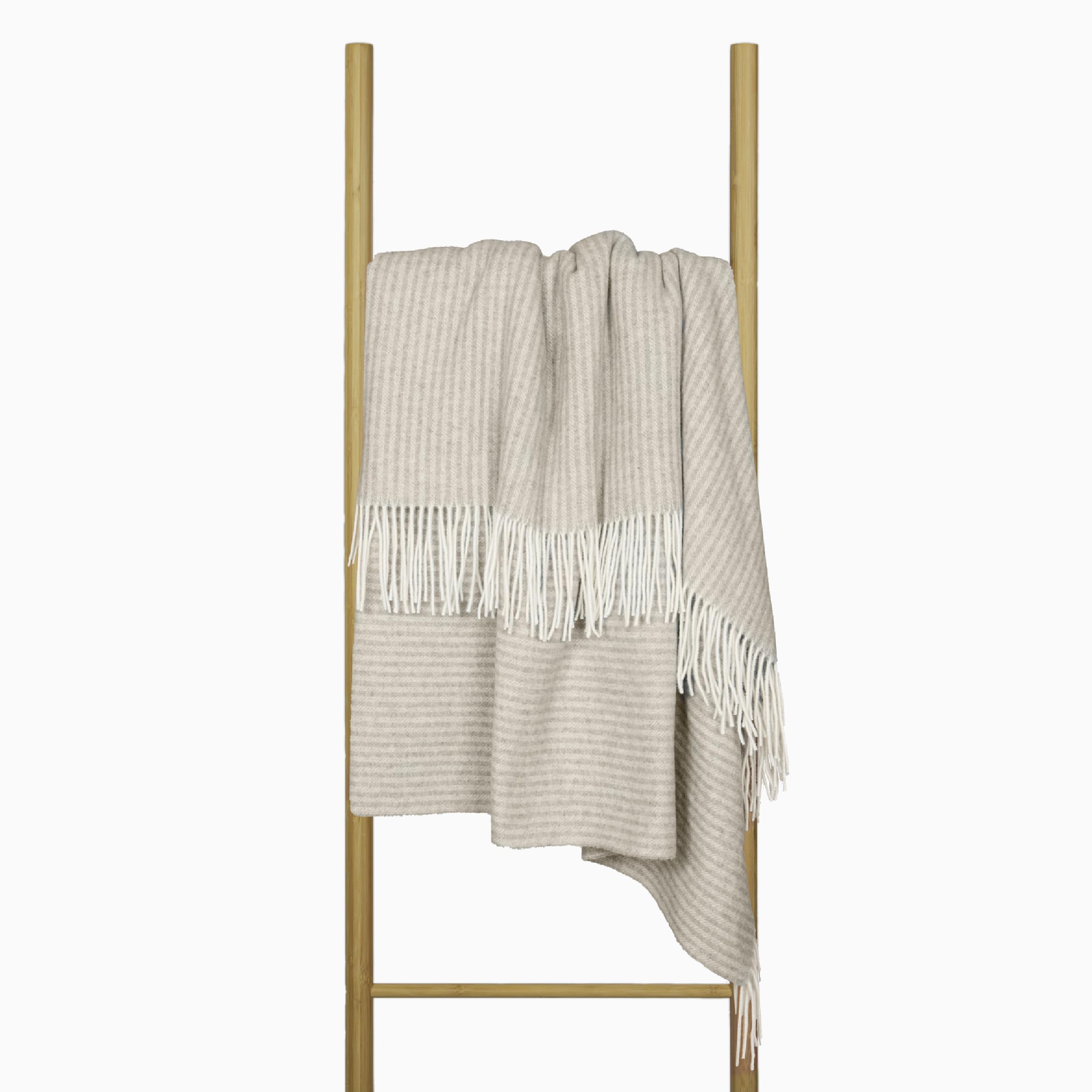 Merino Wool Blanket 140 x 200 cm with 10% Cashmere – Warm Blanket for Bed and Sofa, Winter Blanket with Fringes, Elegant Plaid for Sofa and Armchair – Nostra Andora