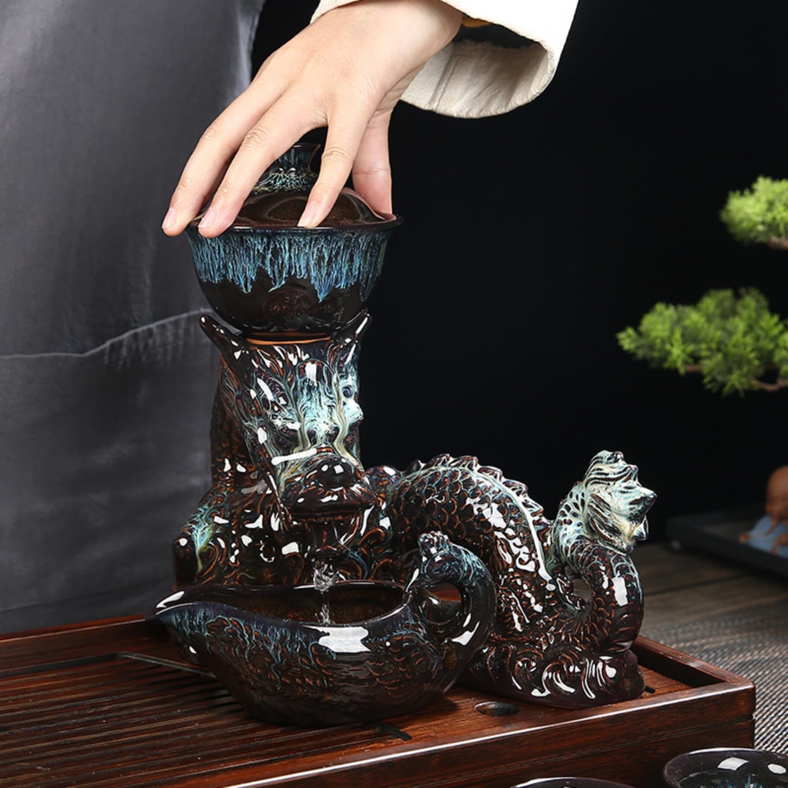 Chiński zestaw do herbaty Gongfu – ceramiczny czajniczek z zaparzaczem, 8 filiżanek, półautomatyczny, z motywem smoka do herbaty liściastej