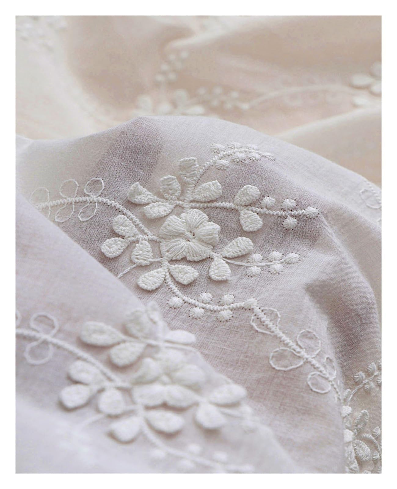 Tessuto in cotone stampato, Tessuto di cotone ricamato con fiori 3D bianchi, largo 130 cm, 0,5 metri/lotto, for vestiti/vestiti/tenda fai da te X133(White,1.5meter long)