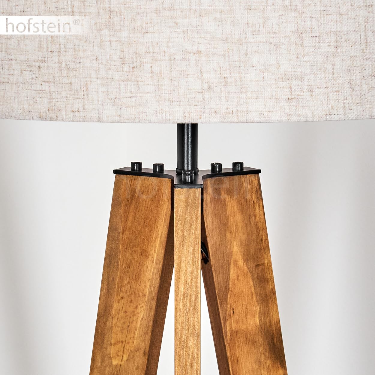 Lámpara de pie Bassagoda, de madera/metal/tela en color natural/negro/beige, lámpara de diseño escandinavo con pantalla de tela (Ø 40 cm) e interruptor de pie, altura 161 cm, 1 x E27, sin bombilla