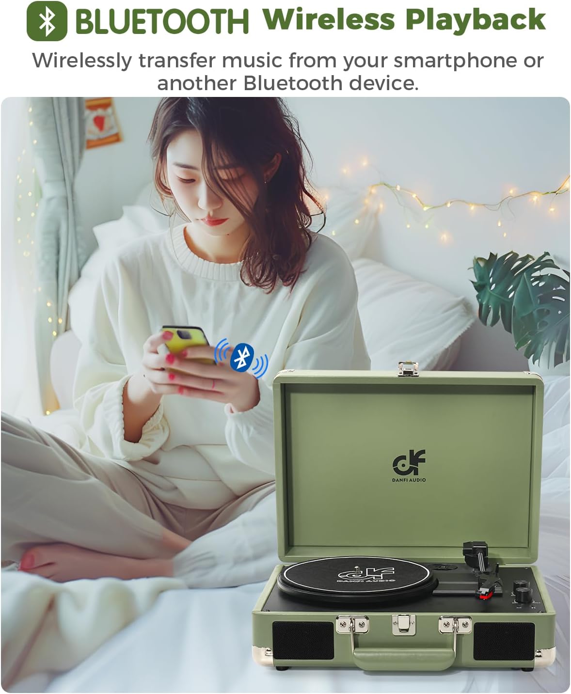 مشغل أسطوانات فينيل محمول بثلاث سرعات مع تحكم في الترددات العالية والمنخفضة، ومكبرات صوت مدمجة، ومقبس سماعة رأس 3.5 مم، ومخرج RCA/مدخل Aux، وقرص دوار عتيق يعمل بالحزام، لون أخضر حكيم