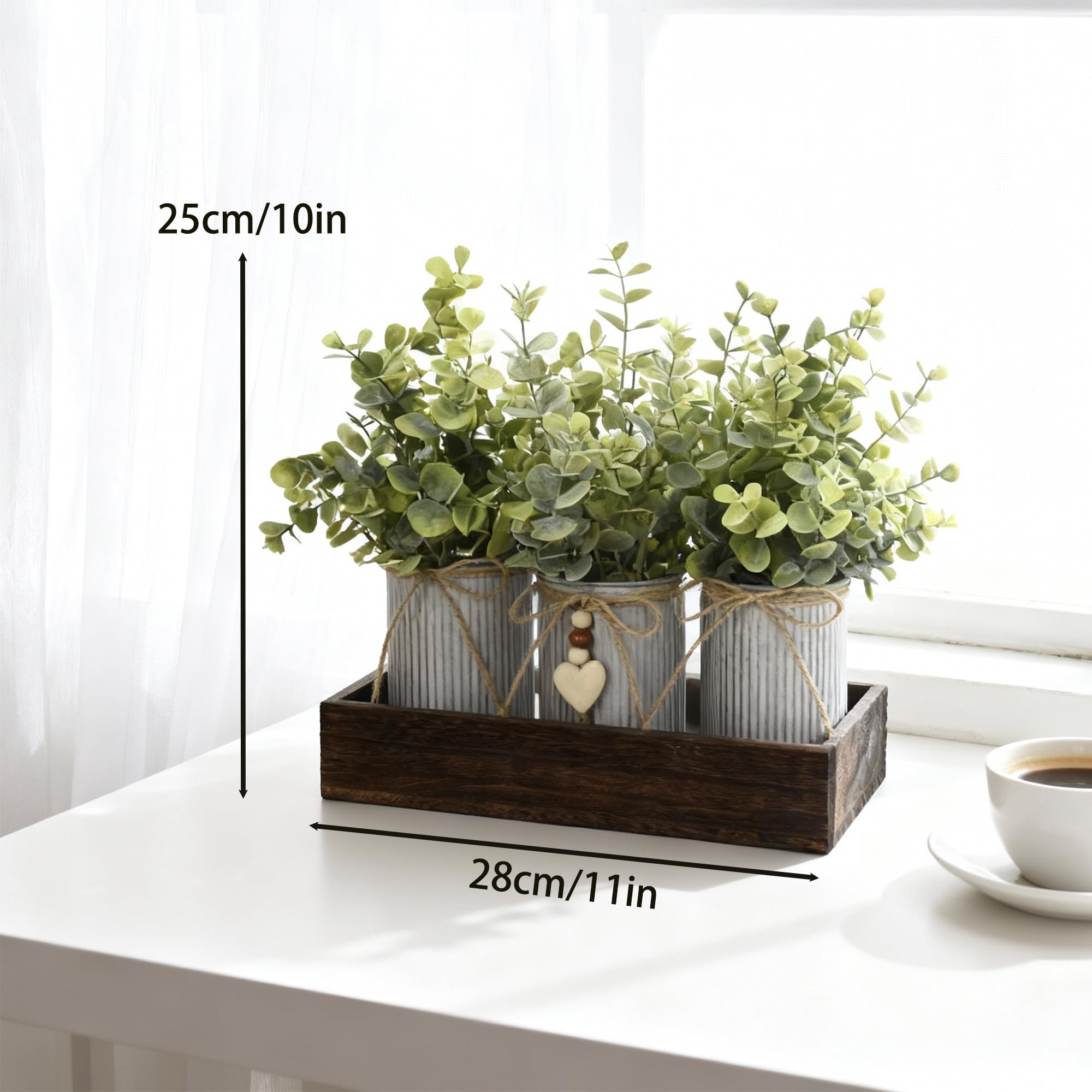 Centrotavola decorativo con fiori artificiali, composizione tavolo eucalipto con 3 vasi in metallo rustico e vassoio in legno per la casa di fattoria