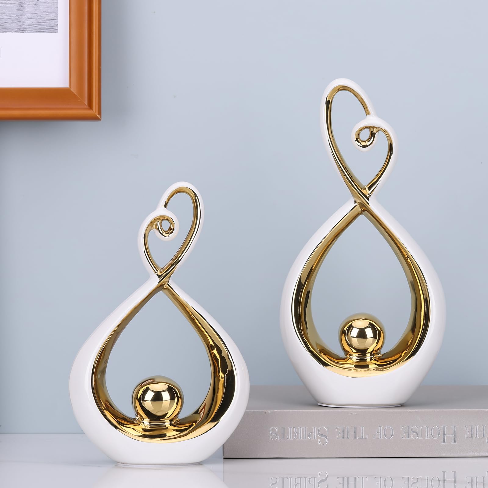 Accento decorativo bianco, arte in porcellana moderna di metà secolo bianca e dorata, oggetti per tavolo da pranzo, statua scultura astratta in ceramica - per libreria supporto TV centrotavola Centro